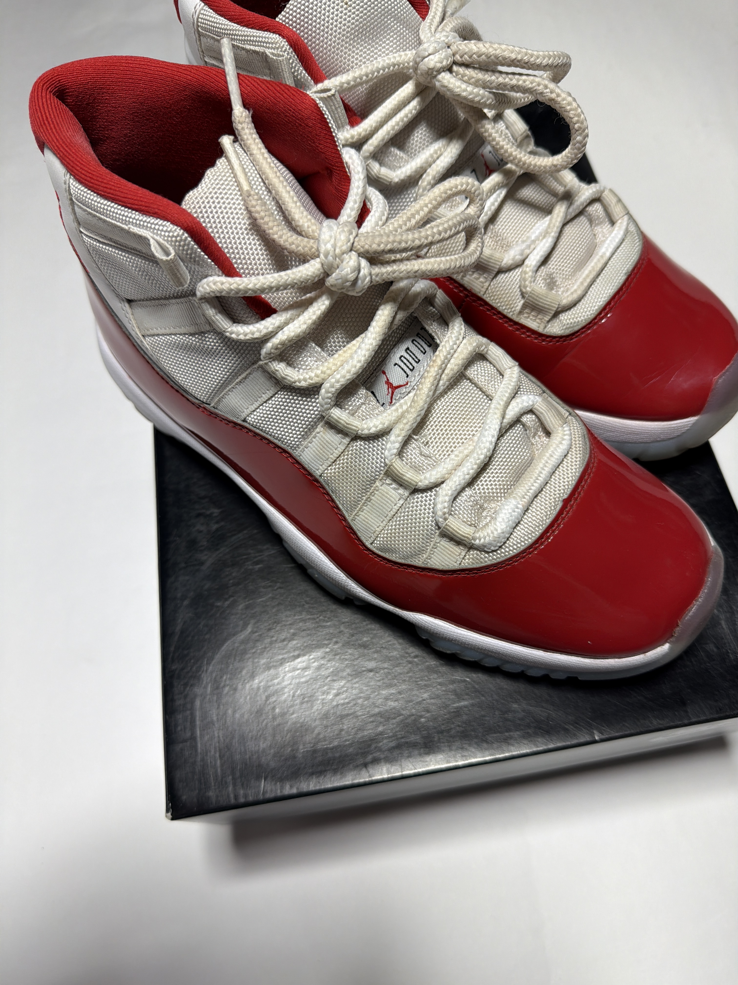 Air Jordan 11 'Cherry' (2022) photo 9