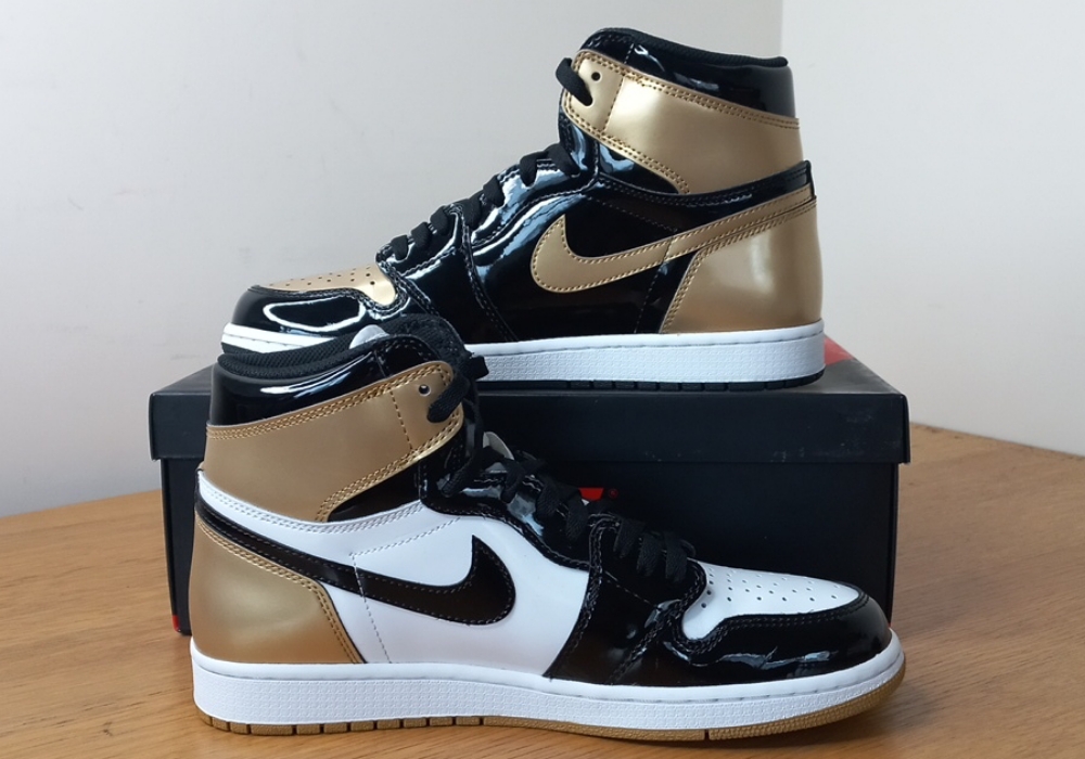 Air Jordan Jordan 1 Retro High Gold Top 3 Complex Con photo 2