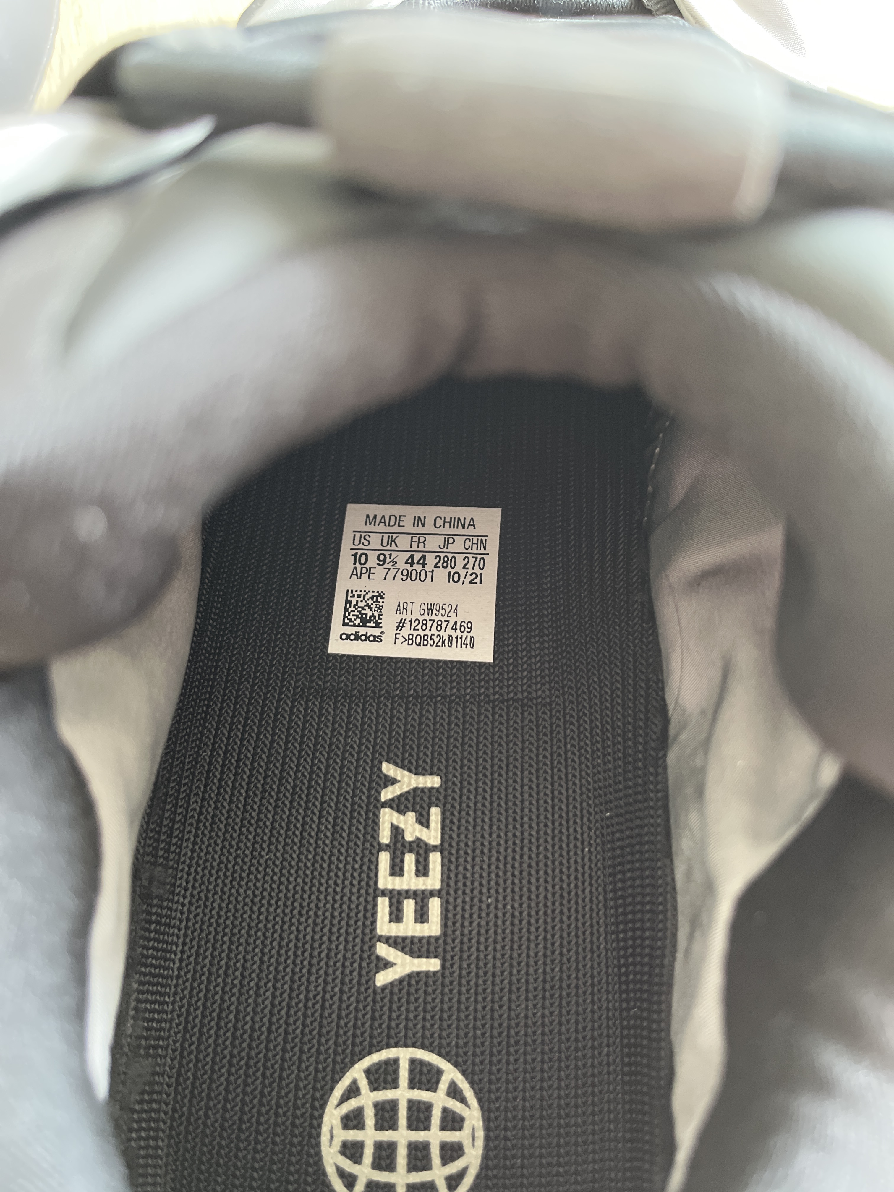 Yeezy Boost 700 MNVN 'Metallic' photo 6