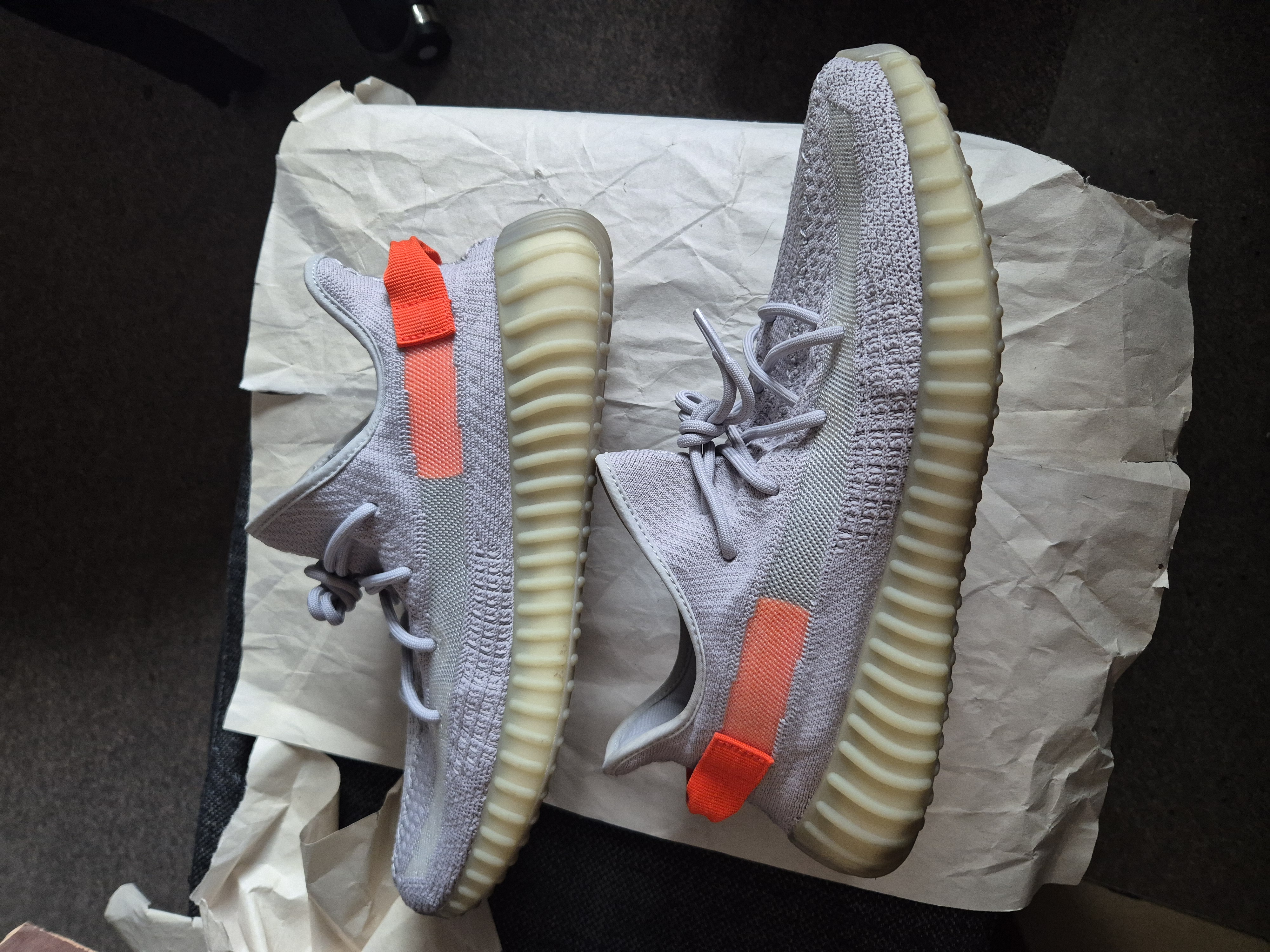 Yeezy Boost 350 V2 'Tail Light' (2020) photo 1