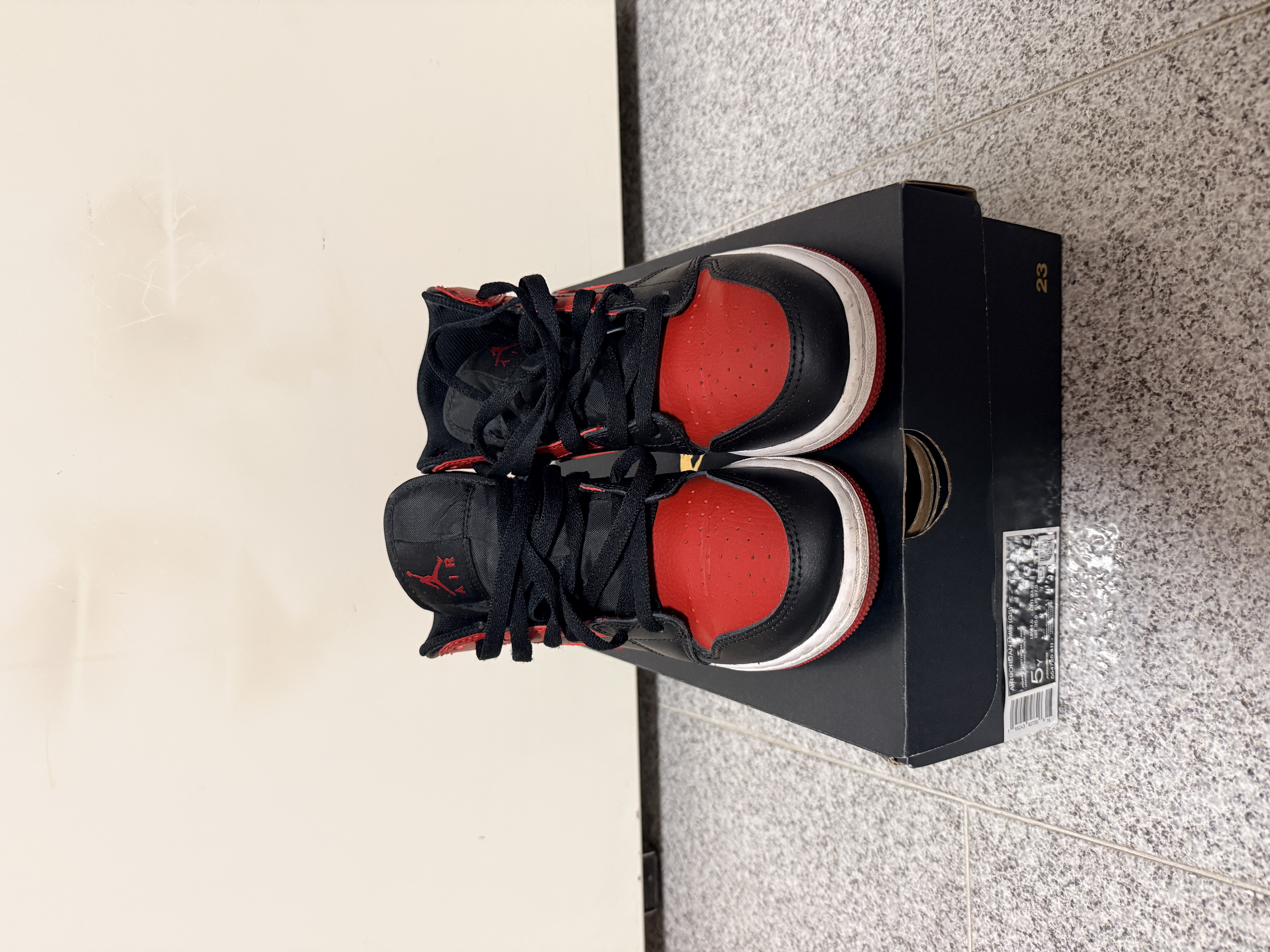 Air Jordan 1 Mid GS 'Banned' (2020) photo 4