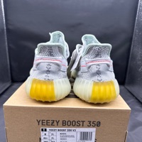 Yeezy Boost 350 V2 'Blue Tint' (2017) photo 4