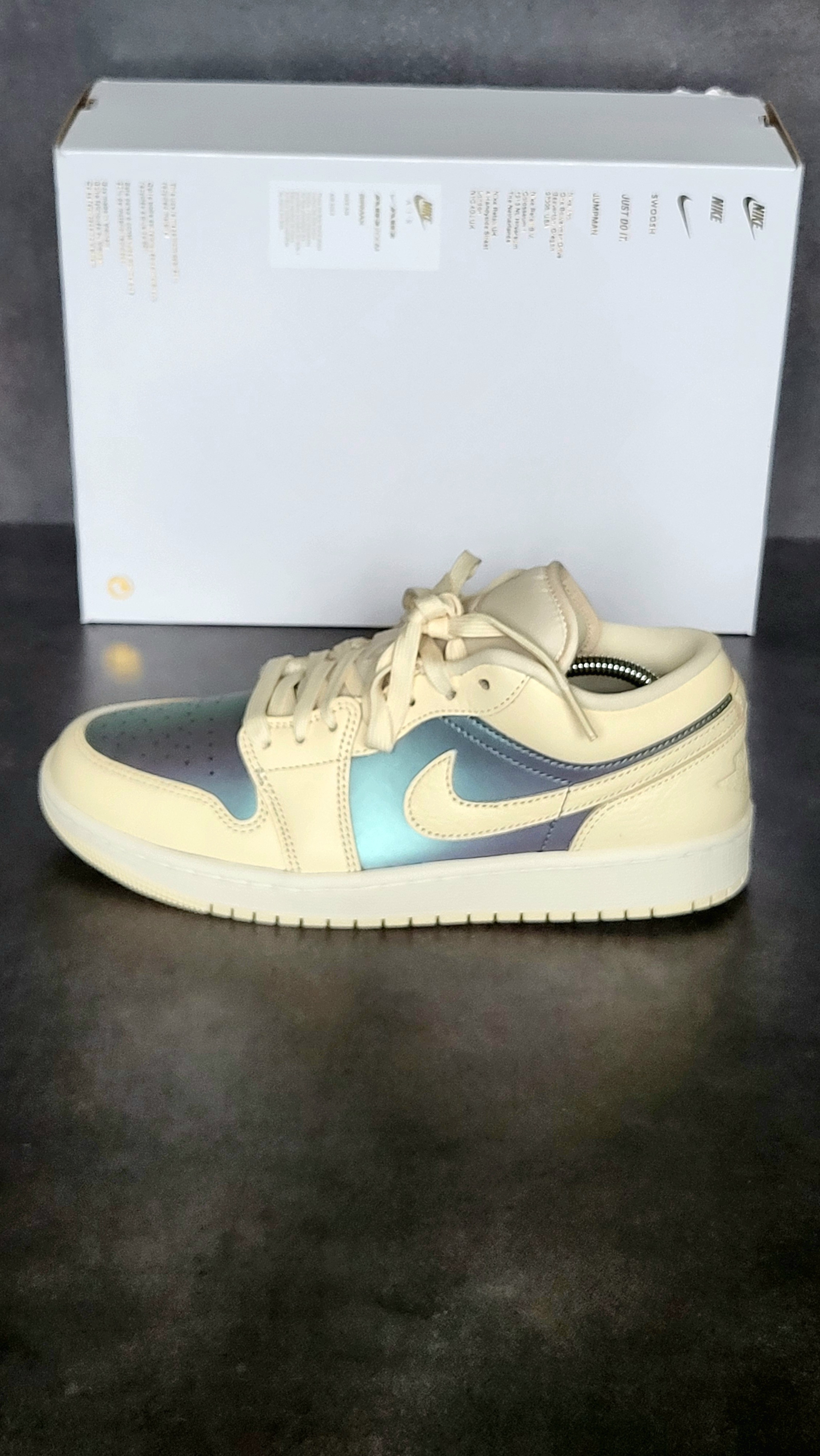 Air Jordan 1 Low 'Muslin Royal Tint' (2025) photo 7