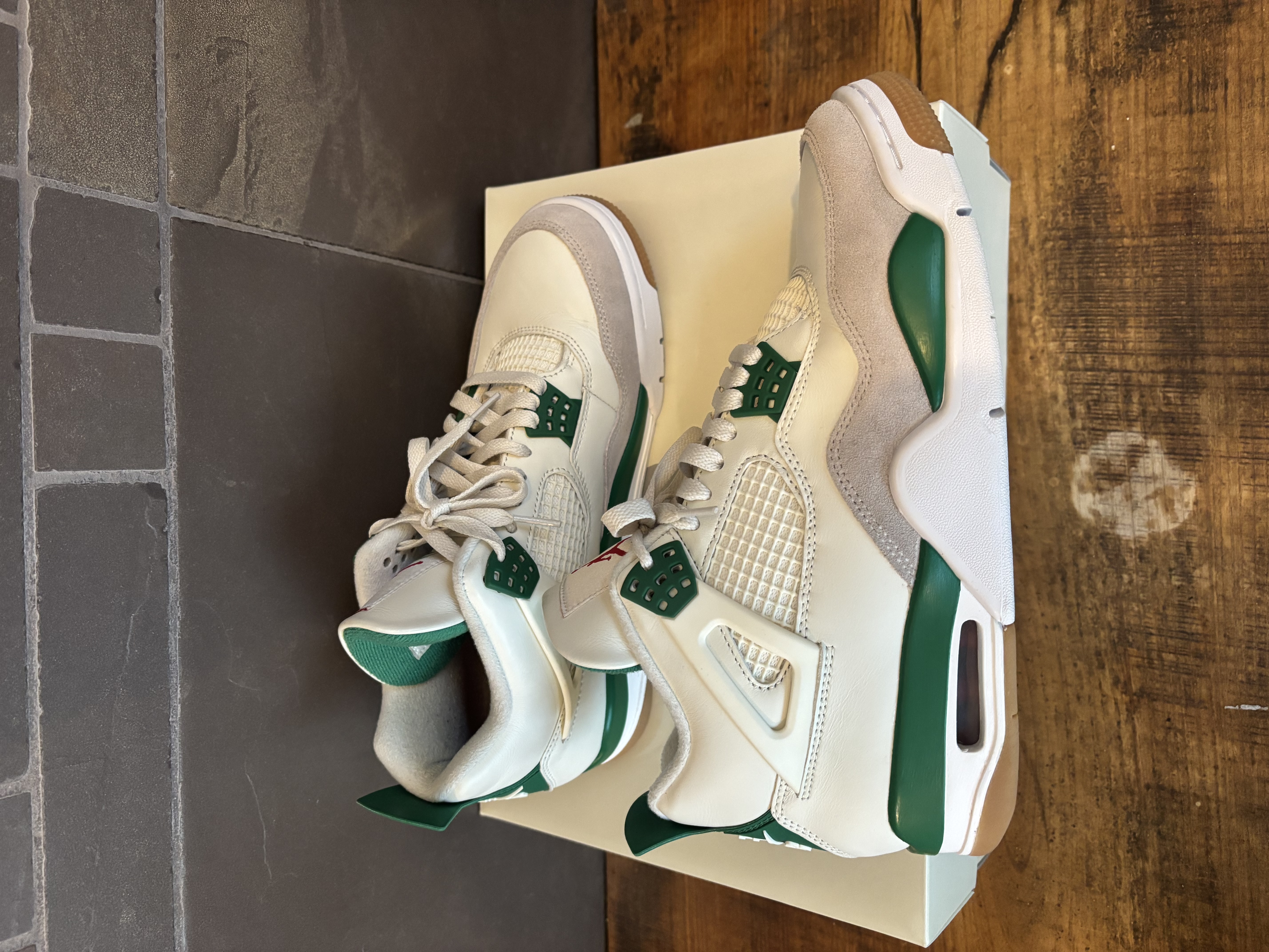 Air Jordan x Nike SB 4 'Pine Green' (2023) photo 2