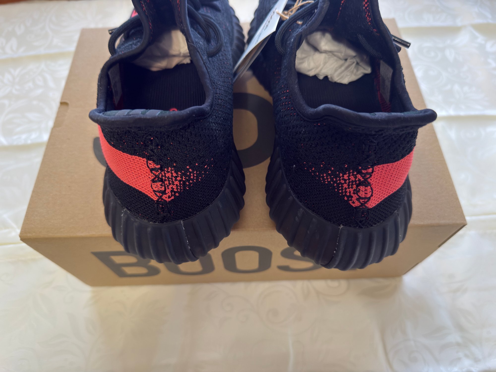 Yeezy Boost 350 V2 'Red' photo 4