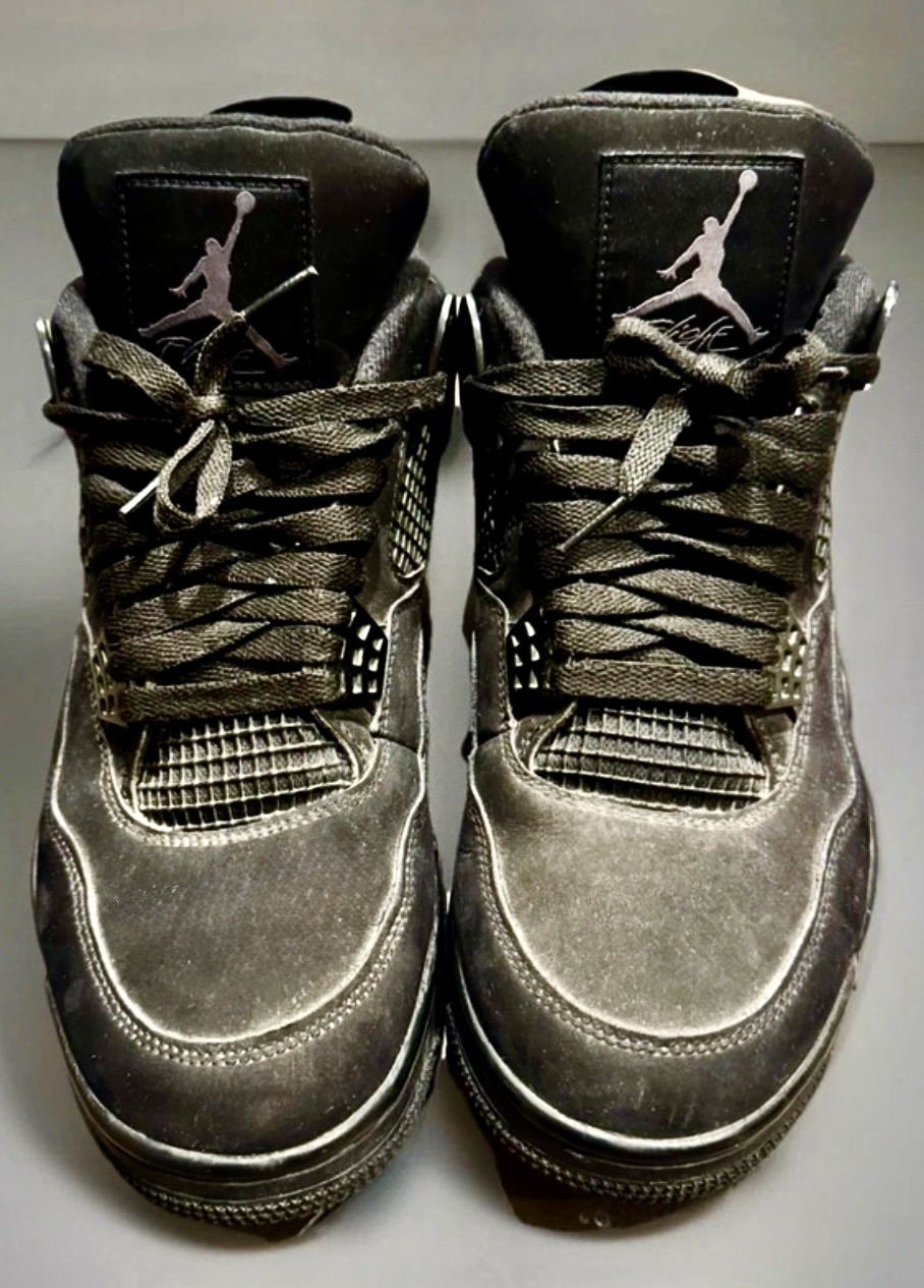 Air Jordan 4 Retro 'Black Cat' (2020) photo 3