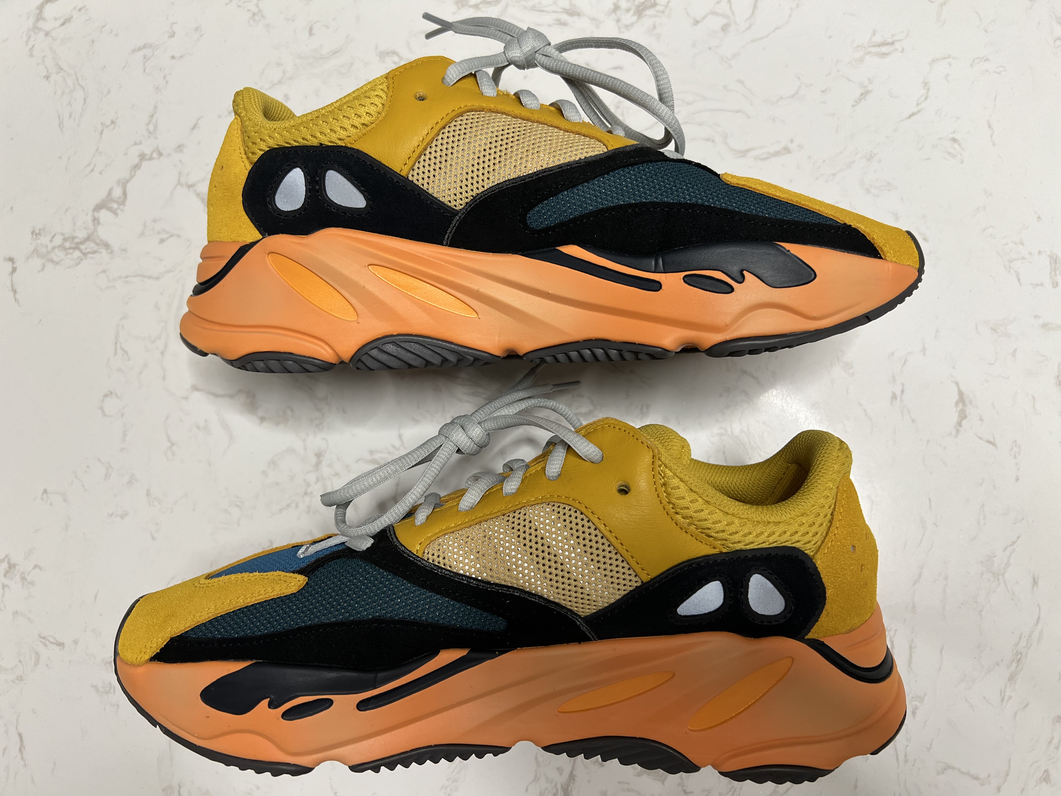 Yeezy Boost 700 Sun (2021) photo 2