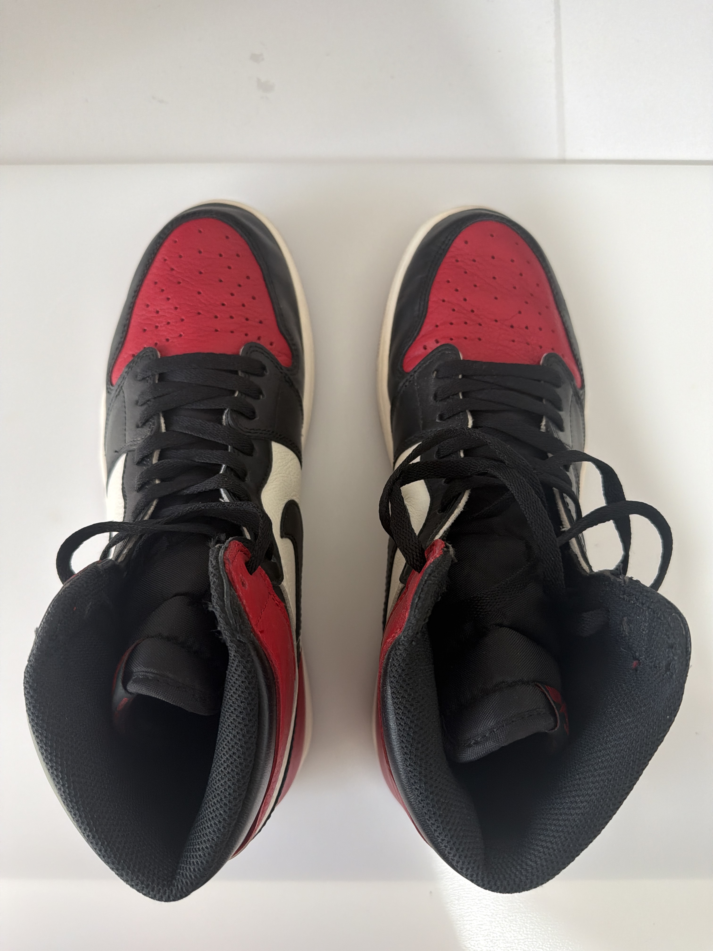 Air Jordan 1 Retro High 'Bred Toe' (2018) photo 3