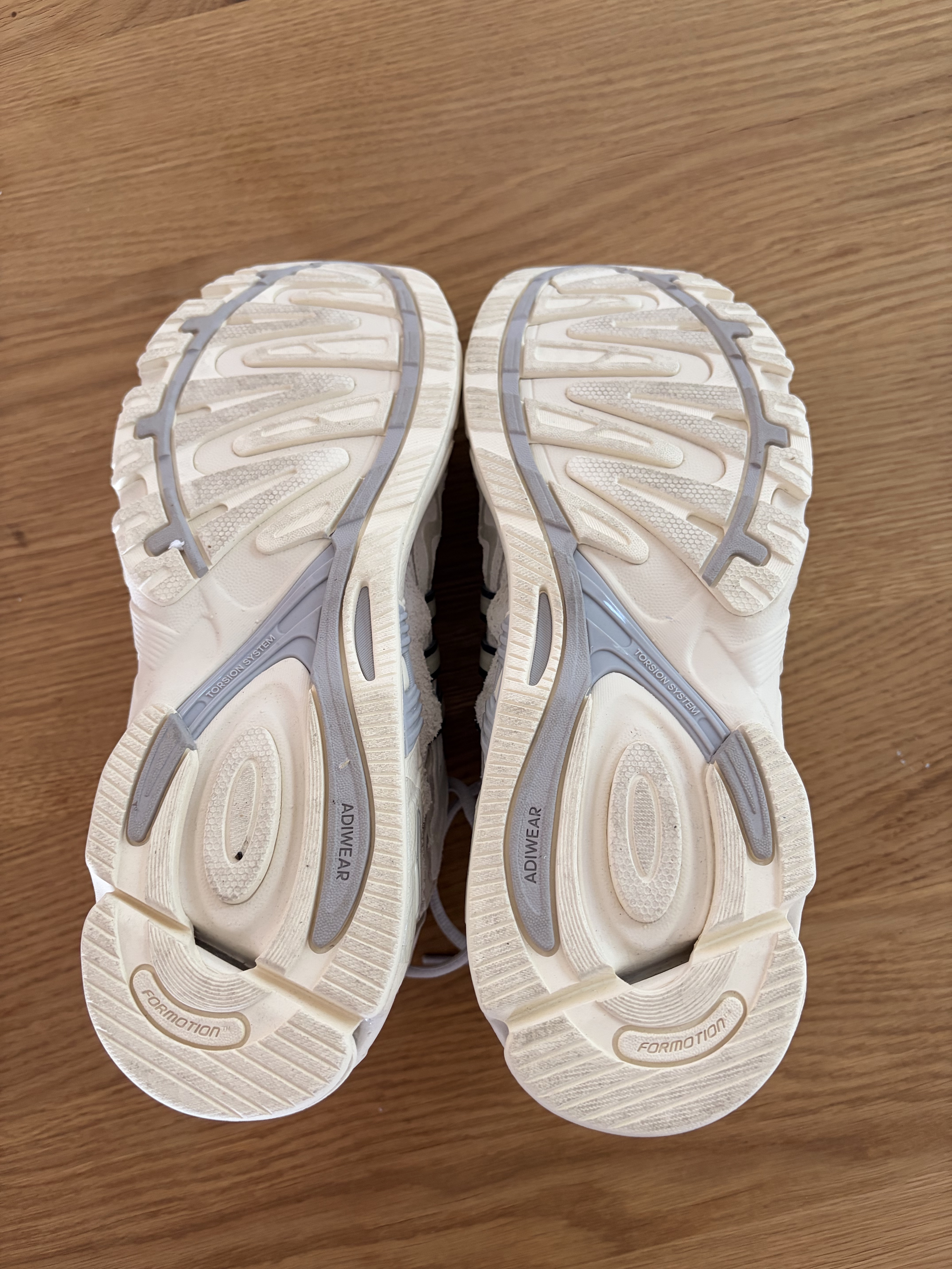 Adidas x Bad Bunny Response CL 'Wonder White' (2024) photo 5