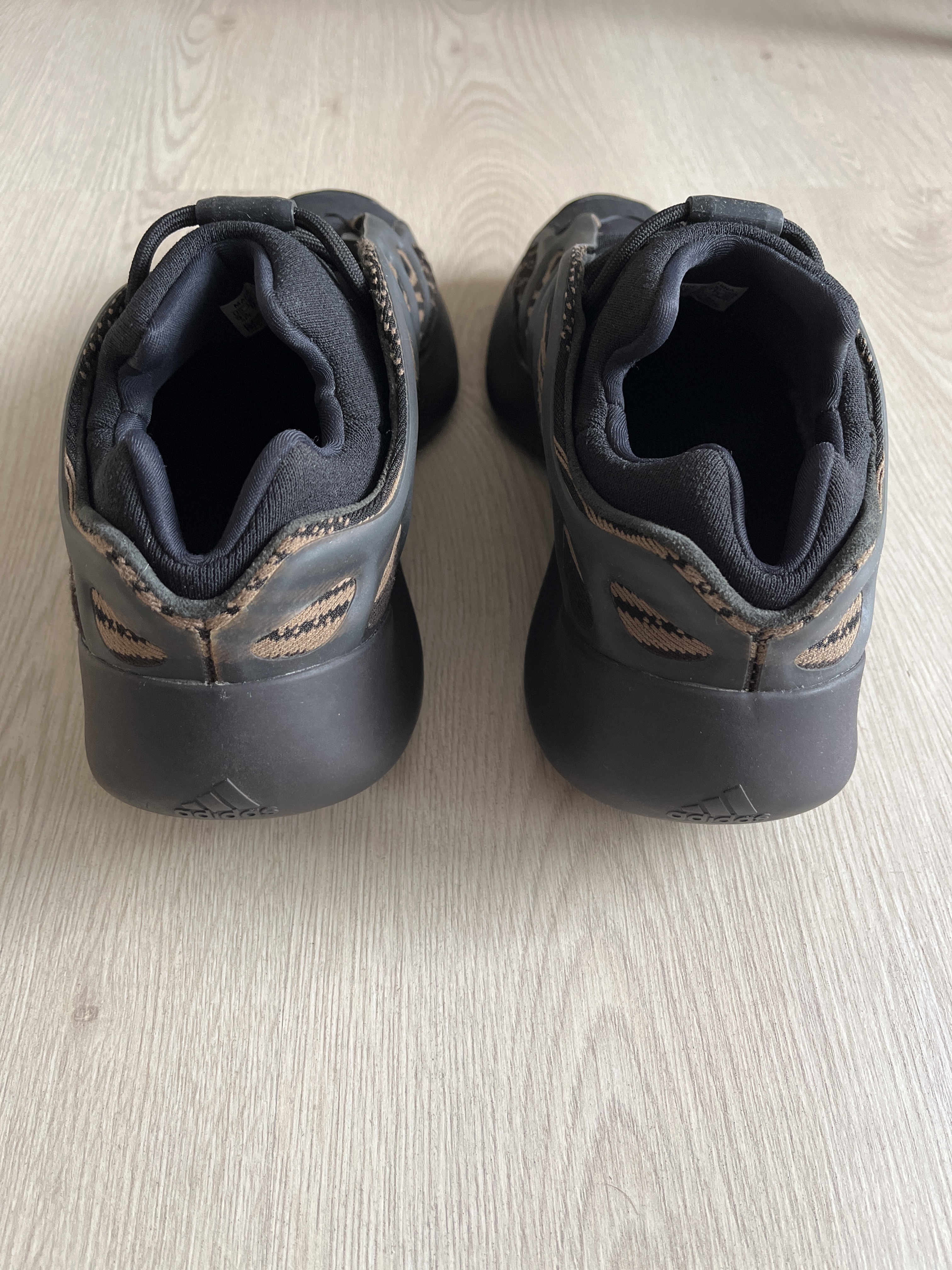Yeezy 700 V3 'Clay Brown' (2020) photo 4