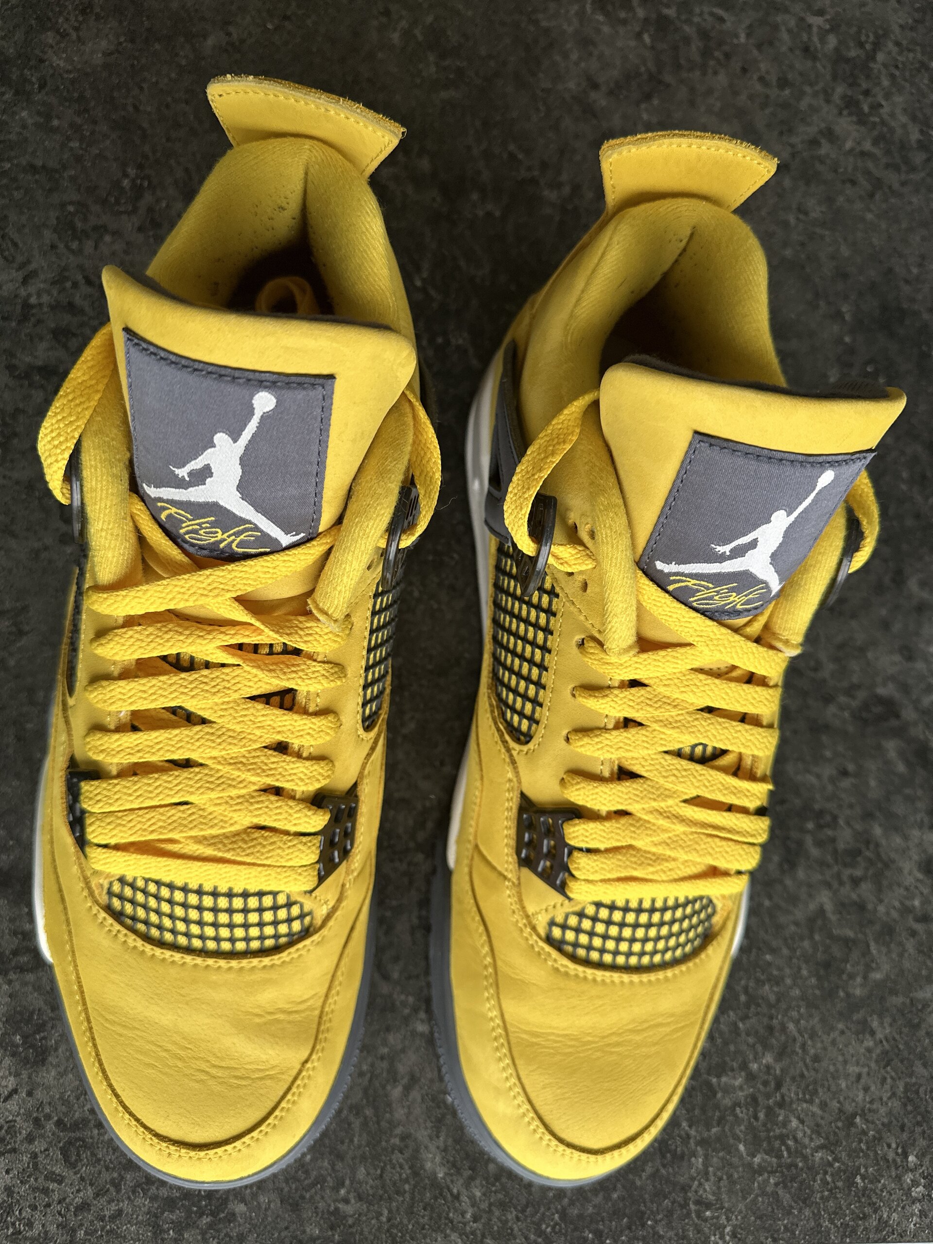 Air Jordan 4 Retro 'Lightning' (2021) photo 3