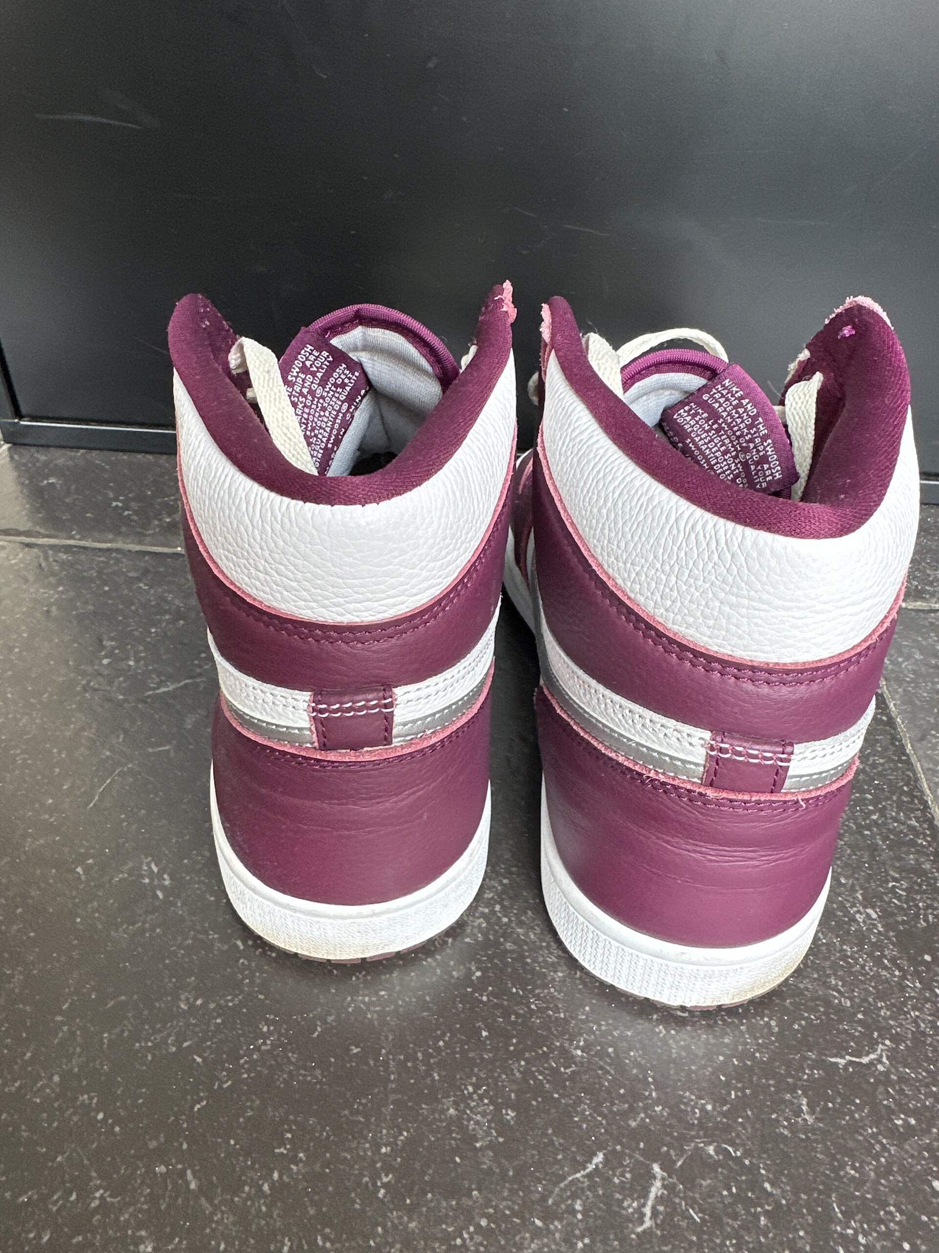 Air Jordan 1 Retro High OG 'Bordeaux' (2021) photo 4