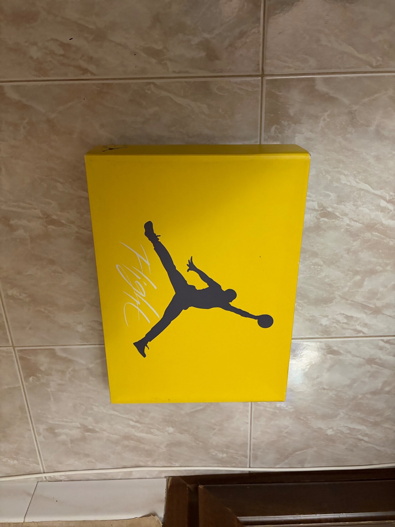 Air Jordan 4 Retro 'Lightning' (2021) photo 7