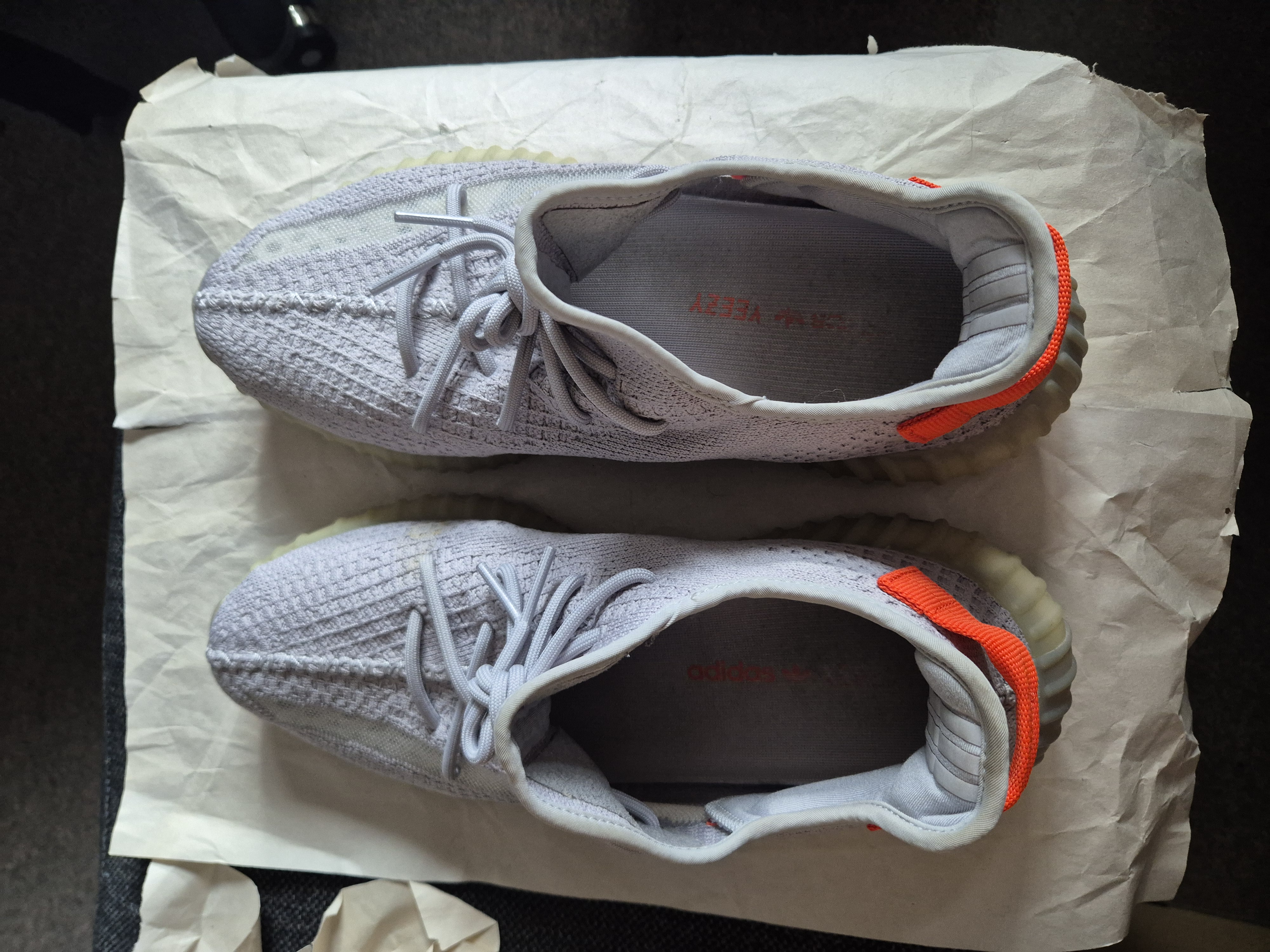 Yeezy Boost 350 V2 'Tail Light' (2020) photo 3
