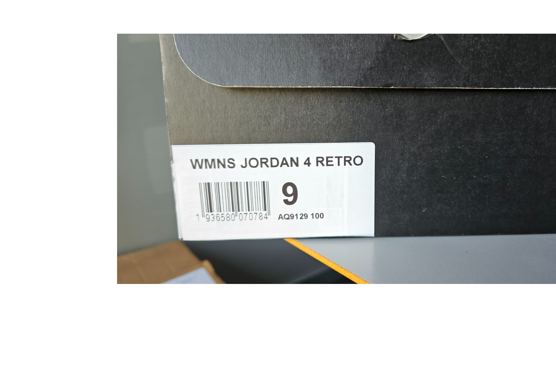 Air Jordan 4 WMNS 'RastaUniversity Red Lucid Green' (2020) photo 7