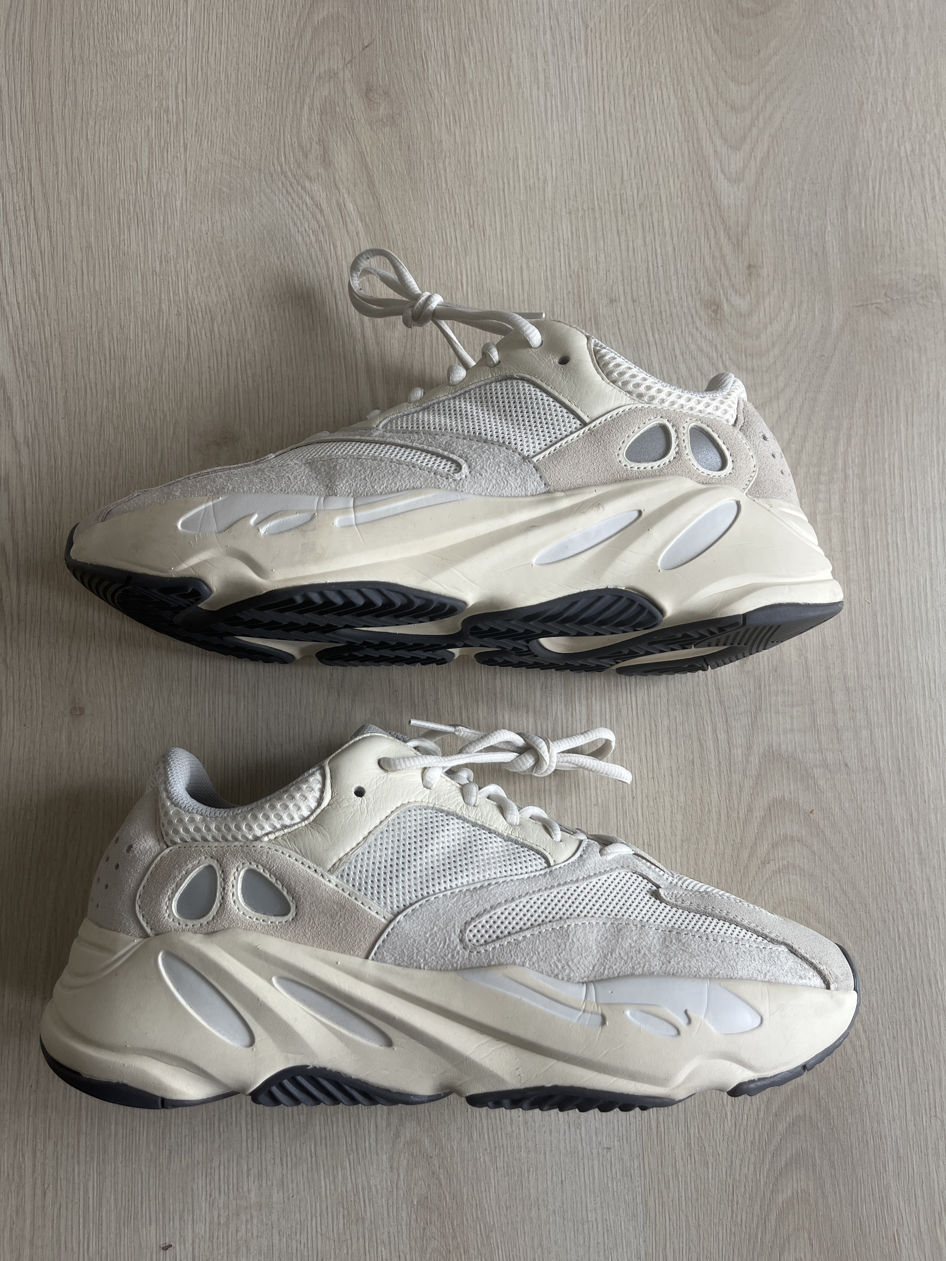 Yeezy Boost 700 'Analog' photo 1