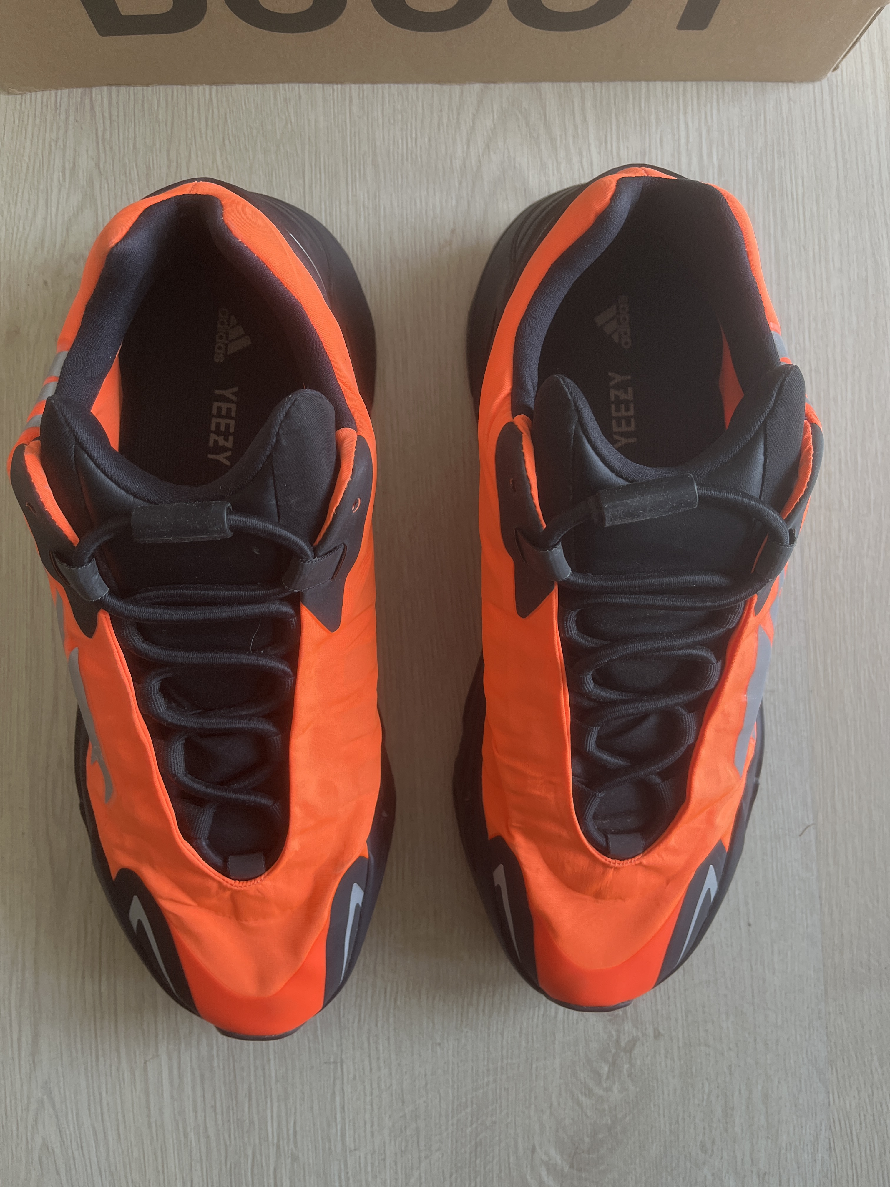 Yeezy Boost 700 MNVN Orange (2020) photo 3