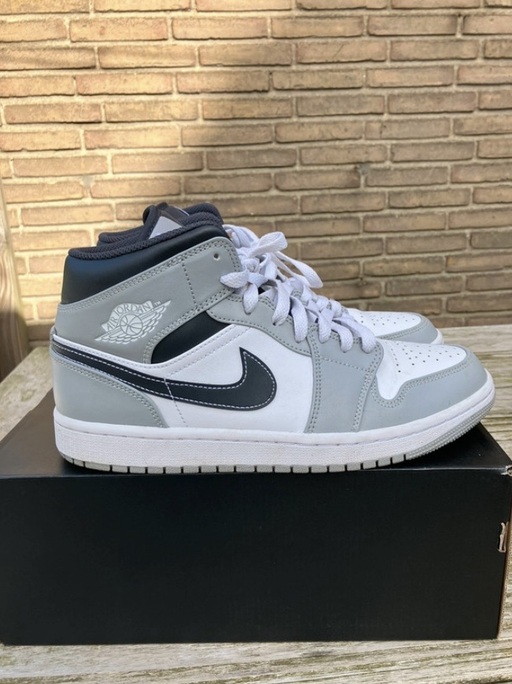 Air Jordan 1 Mid 'Smoke Grey Black' (2022)