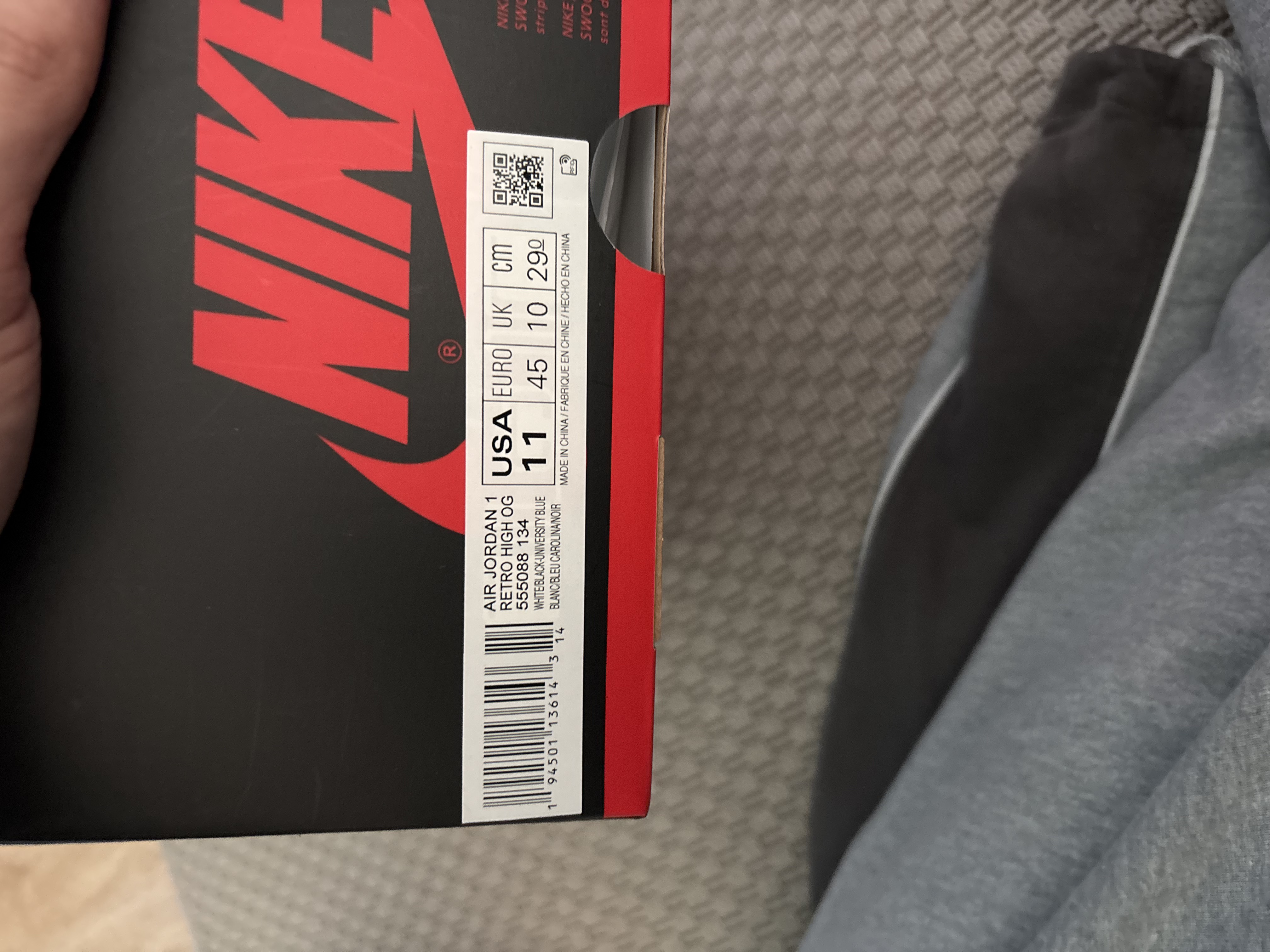 Air Jordan 1 Retro High 'White University Blue' (2021) photo 7