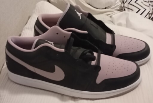 Air Jordan 1 Low SE 'Black Iced Lilac' (2023)