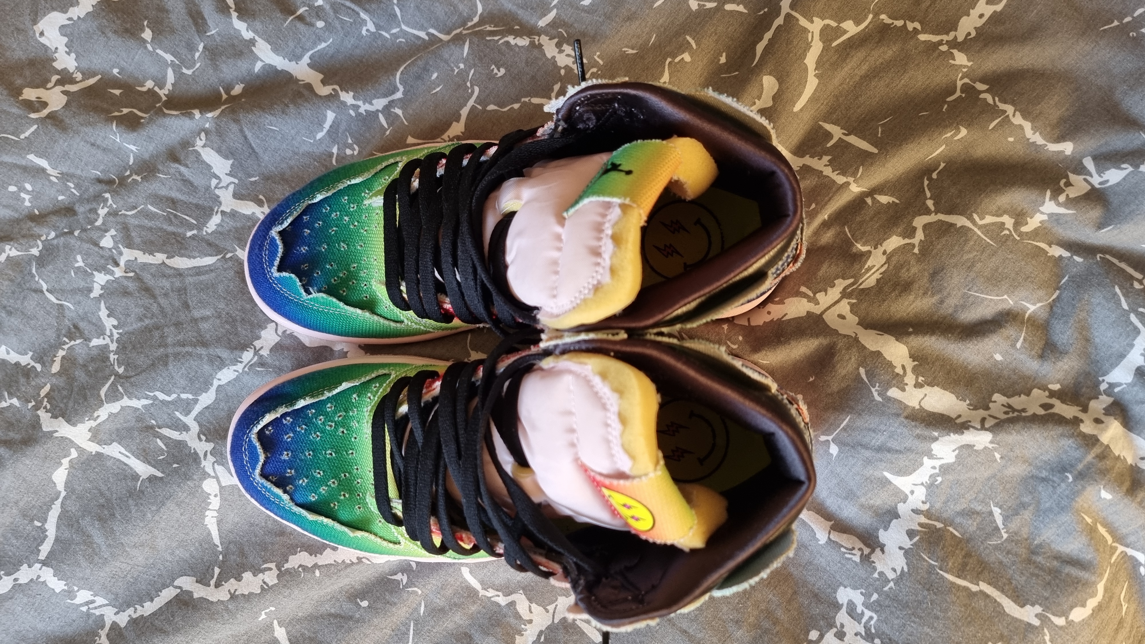 Air Jordan 1 Retro High J Balvin (2020) photo 3