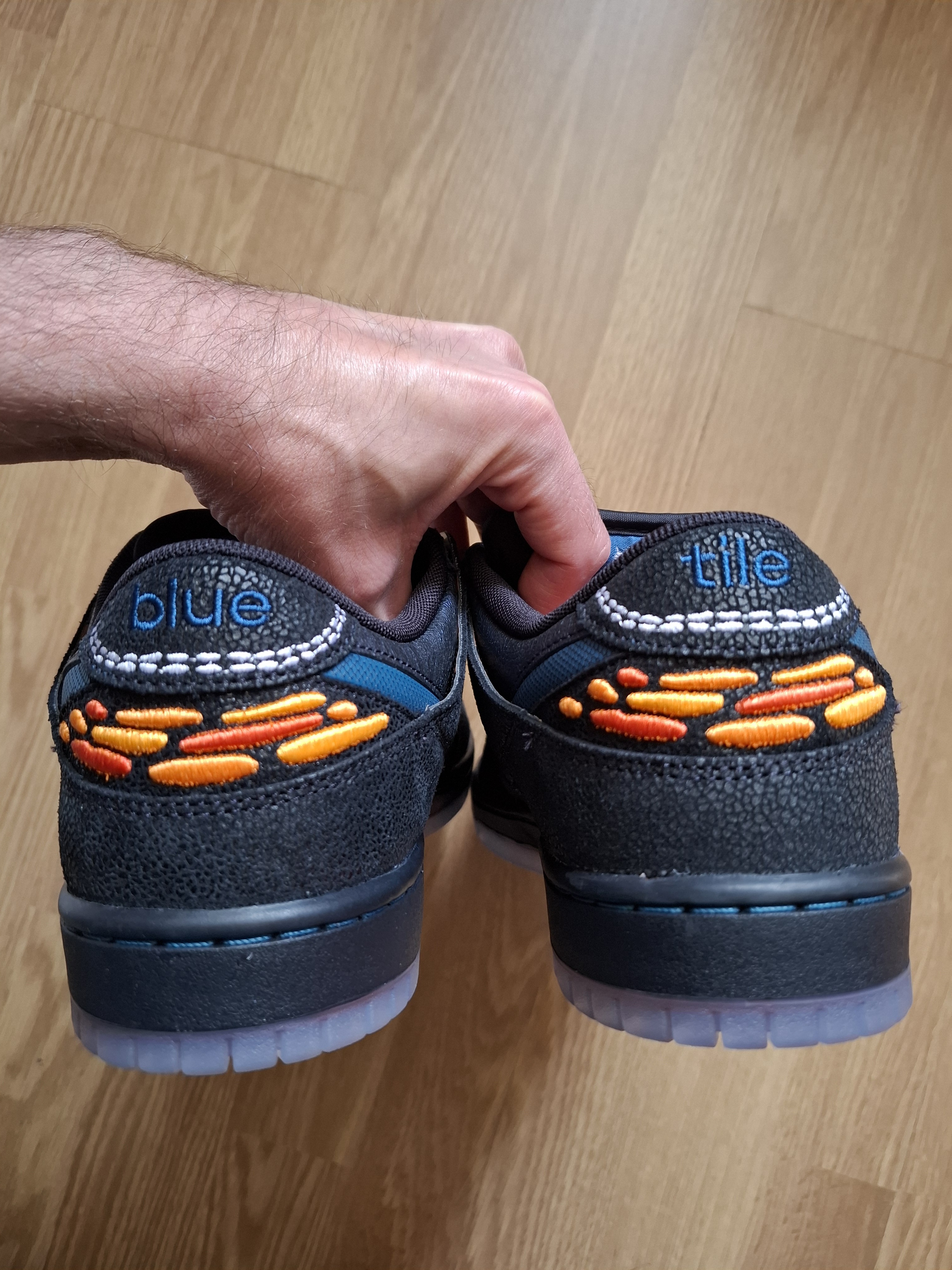 Nike SB x Bluetile Dunk Low 'Pitch Blue & Black' (2026) photo 4