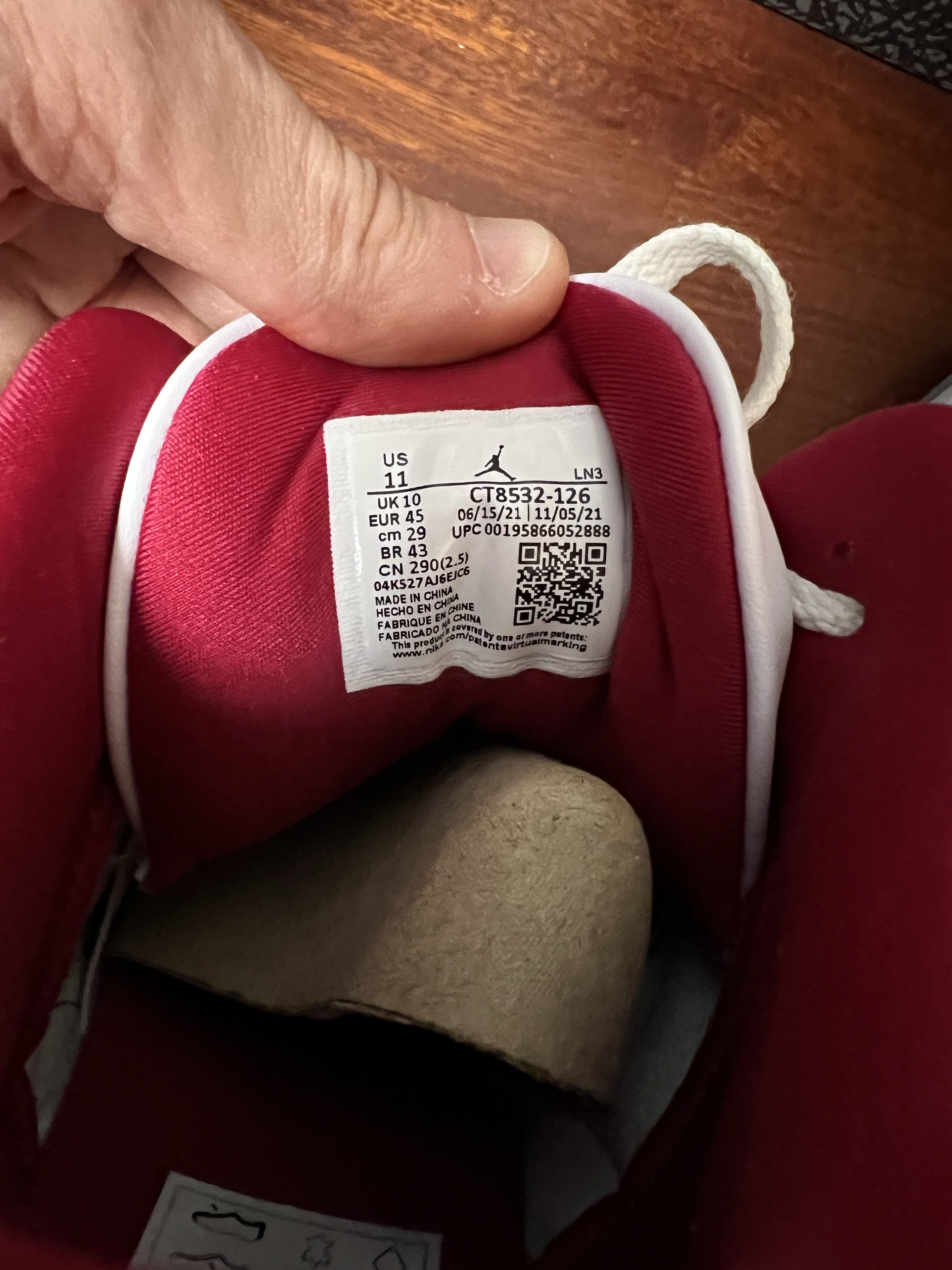 Air Jordan 3 Retro 'Cardinal Red' (2022) photo 6