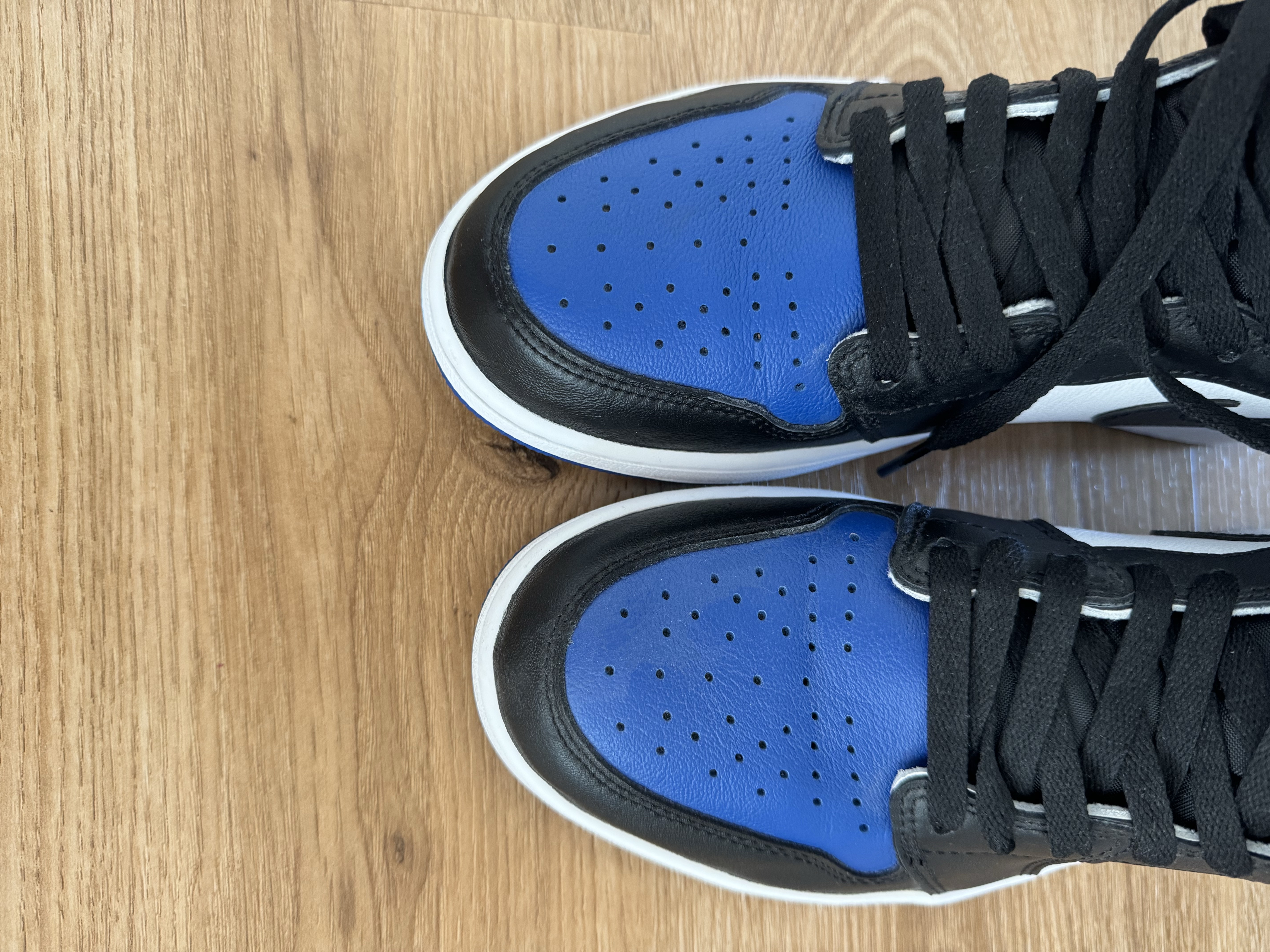 Air Jordan 1 Retro High 'Royal Toe' (2020) photo 8