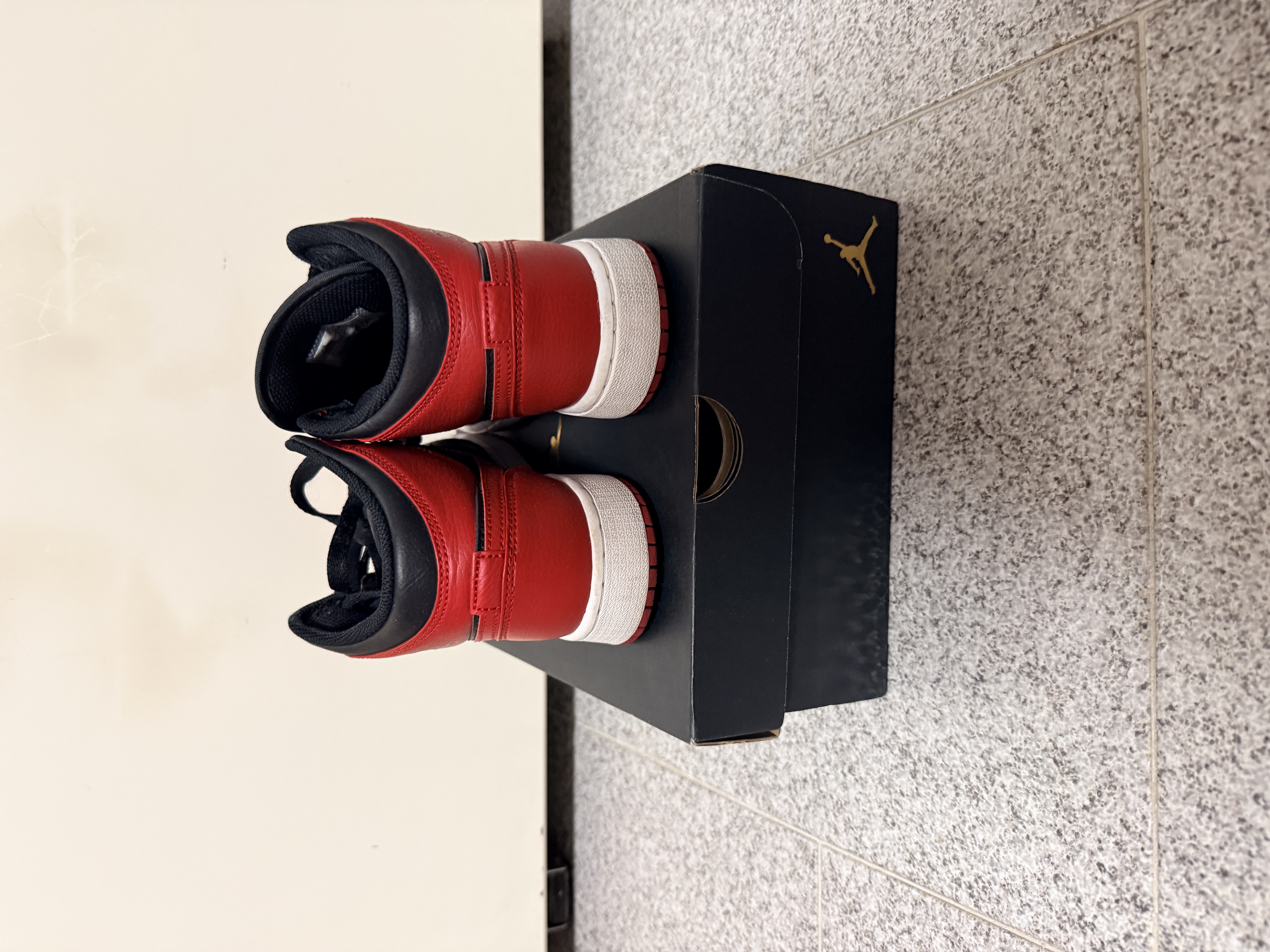 Air Jordan 1 Mid GS 'Banned' (2020) photo 2