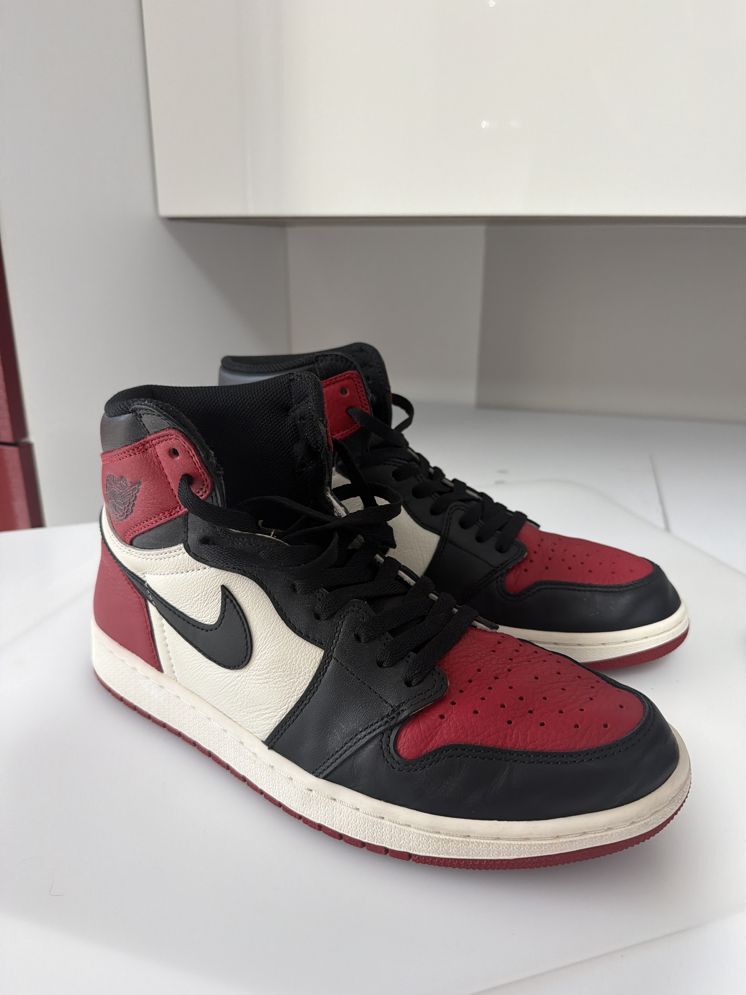 Air Jordan 1 Retro High 'Bred Toe' (2018) photo 9