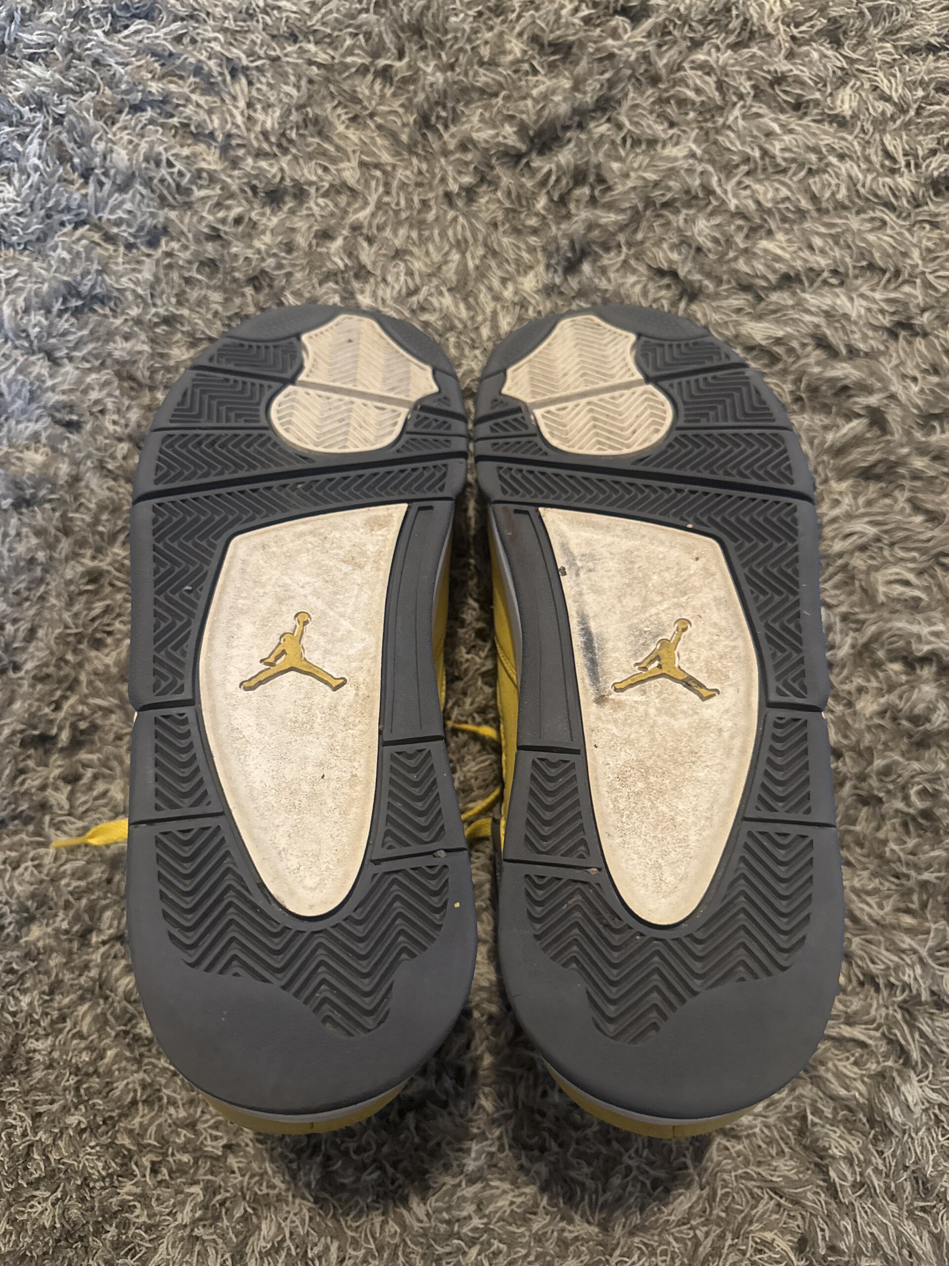 Air Jordan 4 Retro 'Lightning' (2021) photo 5