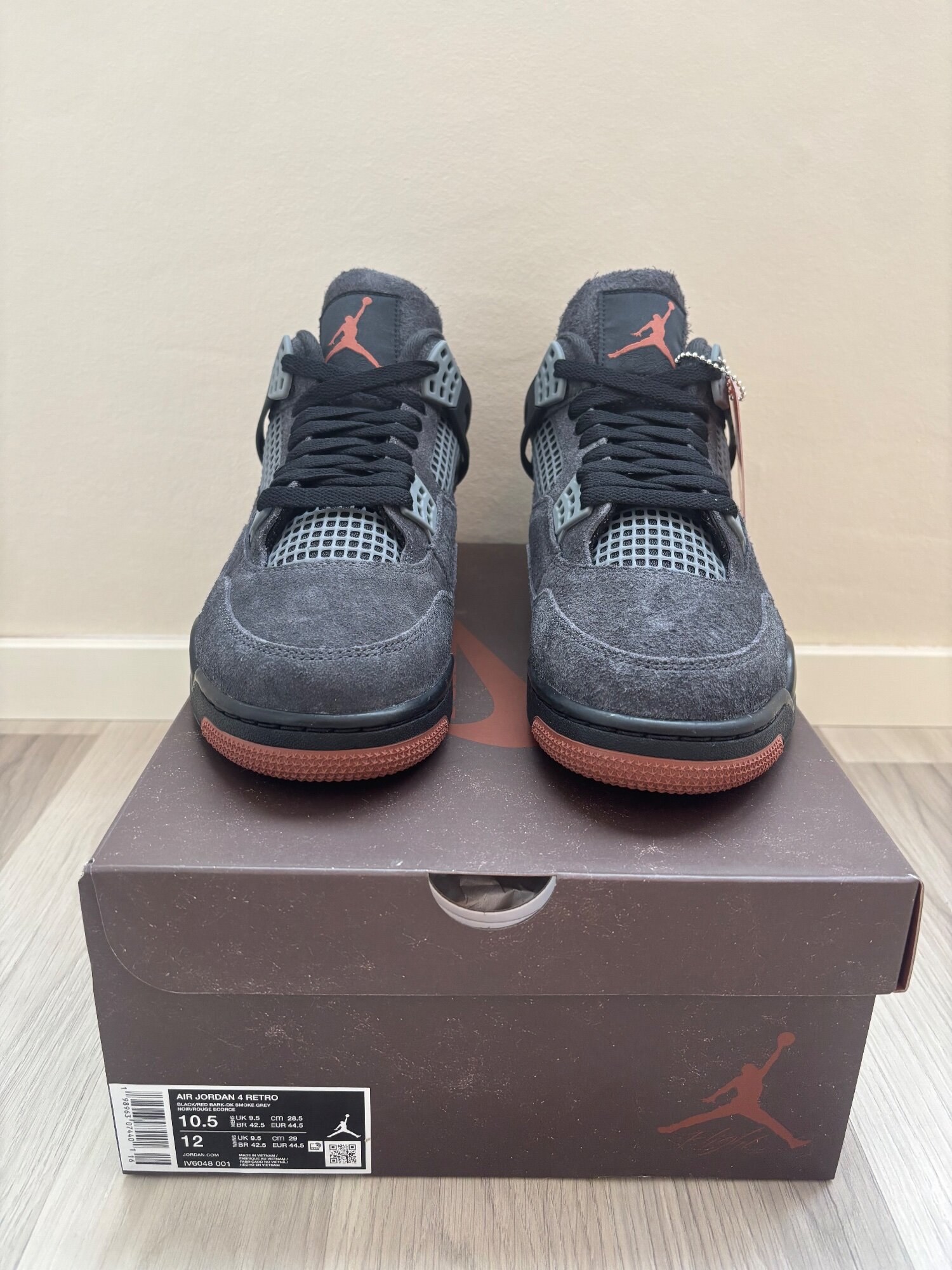 Air Jordan 4 'London Black' (2026) photo 2