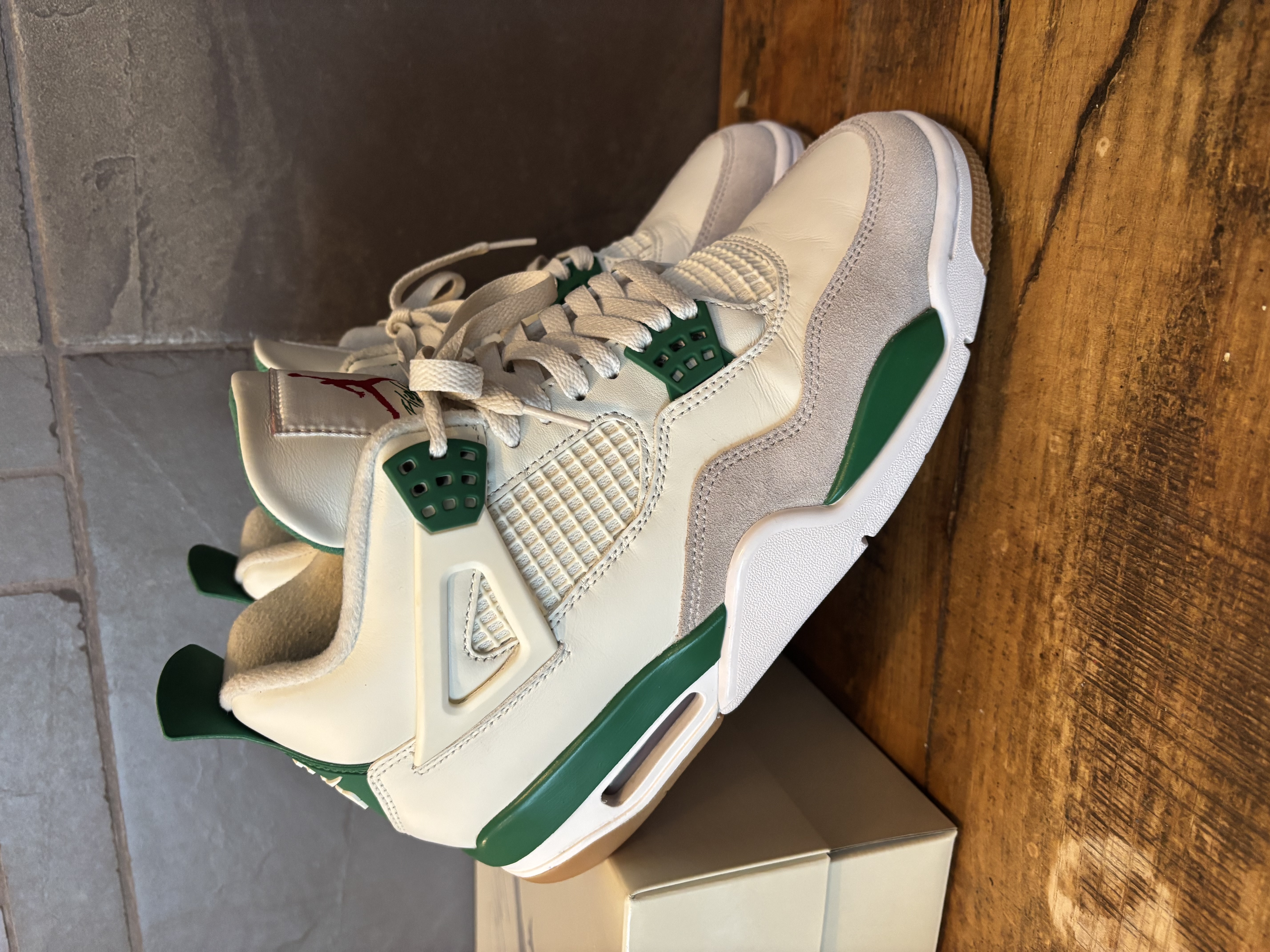 Air Jordan x Nike SB 4 'Pine Green' (2023) photo 1