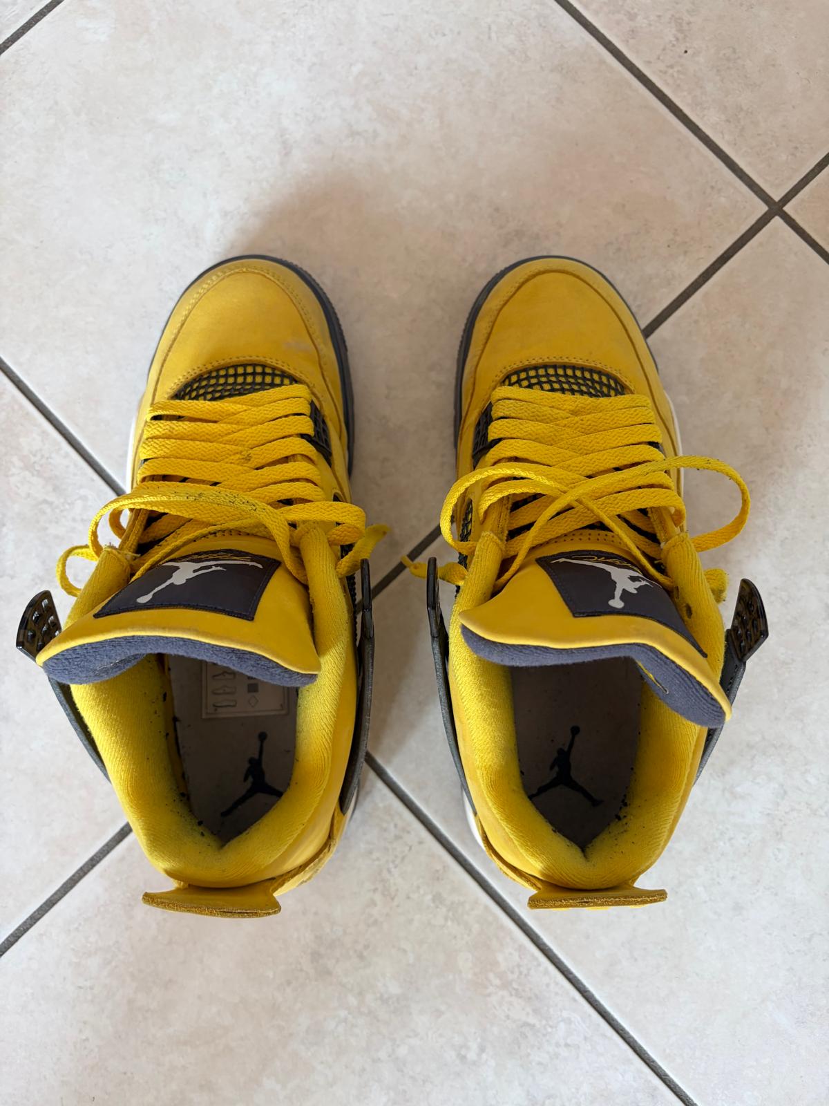 Air Jordan 4 Retro 'Lightning' (2021) photo 3