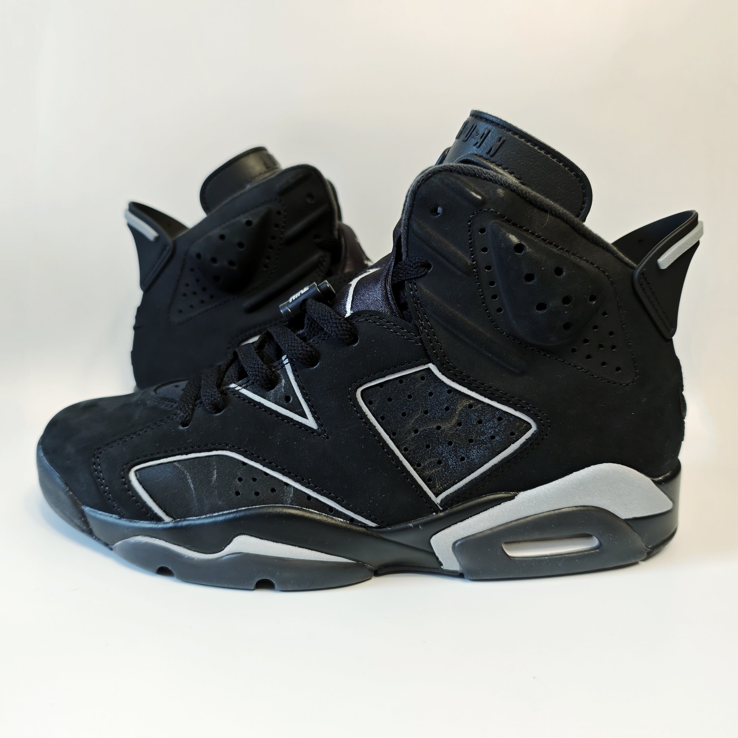 Air Jordan 6 'Cap & Gown' (2026) photo 2