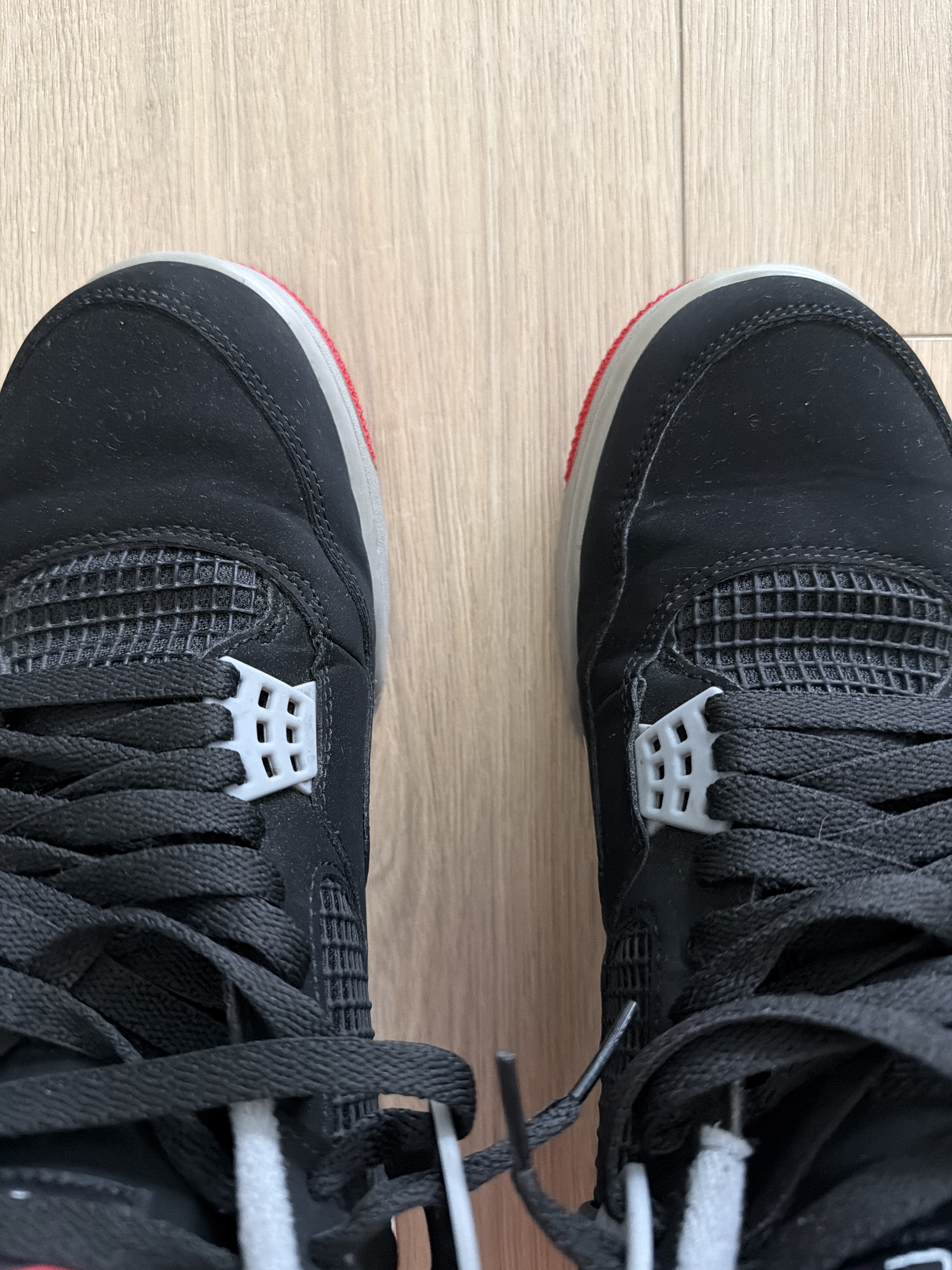 Air Jordan 4 Retro 'Bred' (2019) photo 8