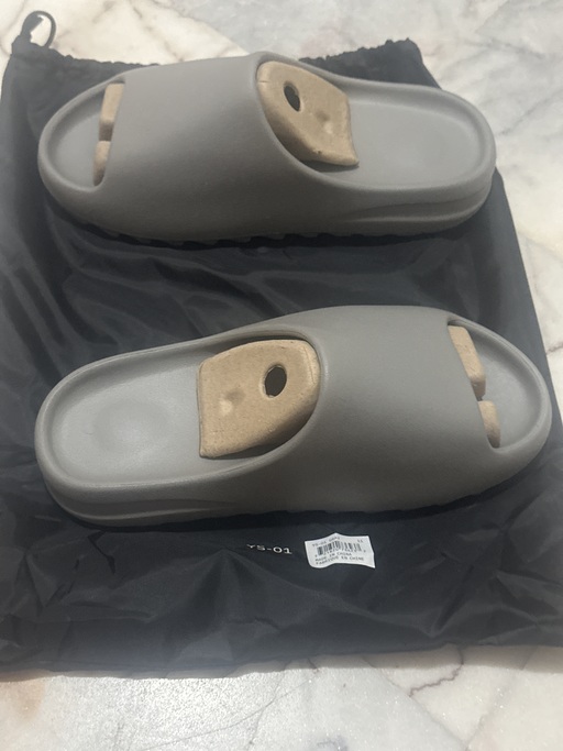 Yeezy Slide 'Slate Grey'