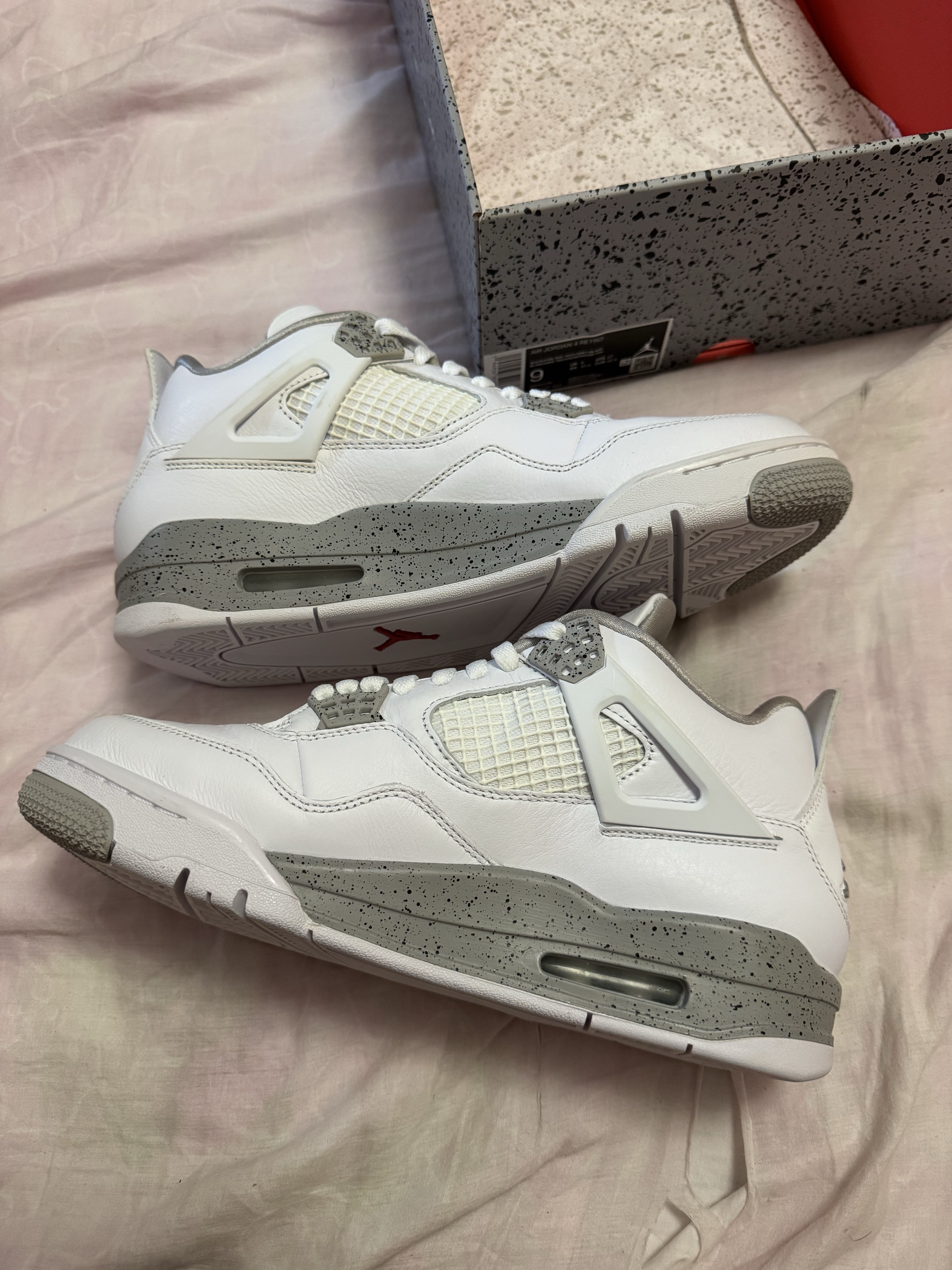 Air Jordan 4 Retro 'Tech White' (2021) photo 2