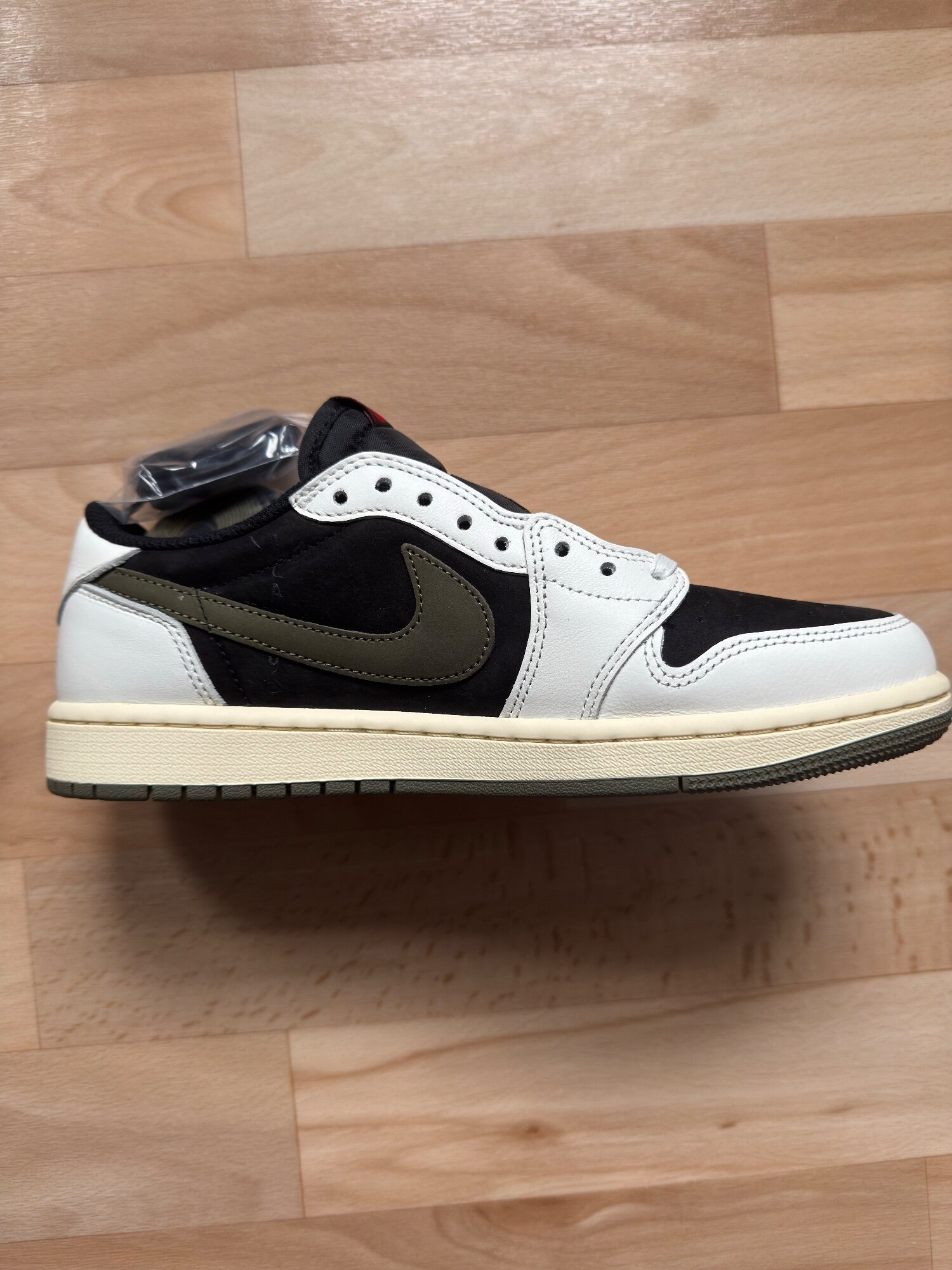 Air Jordan x Travis Scott 1 Low OG SP WMNS 'Olive' (2023) photo 2