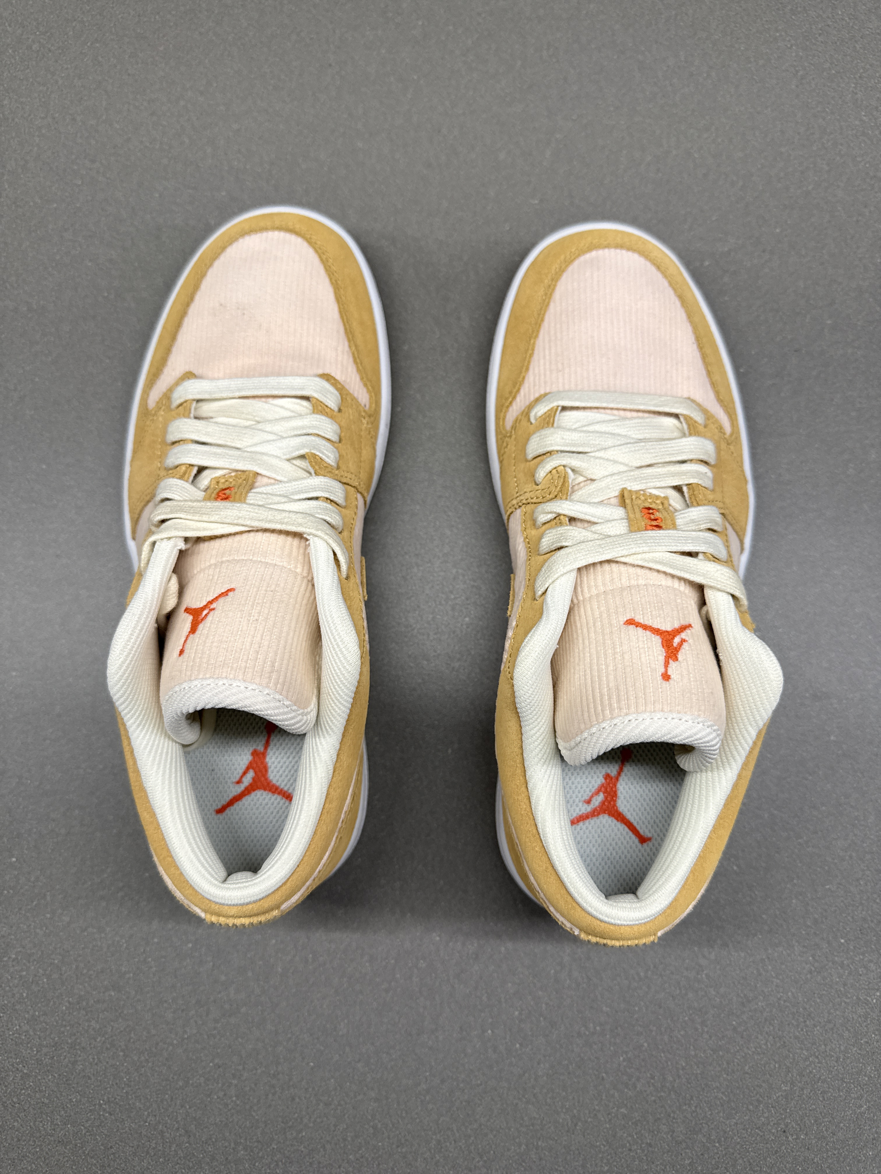 Air Jordan WMNS 1 Low Corduroy (2021) photo 3