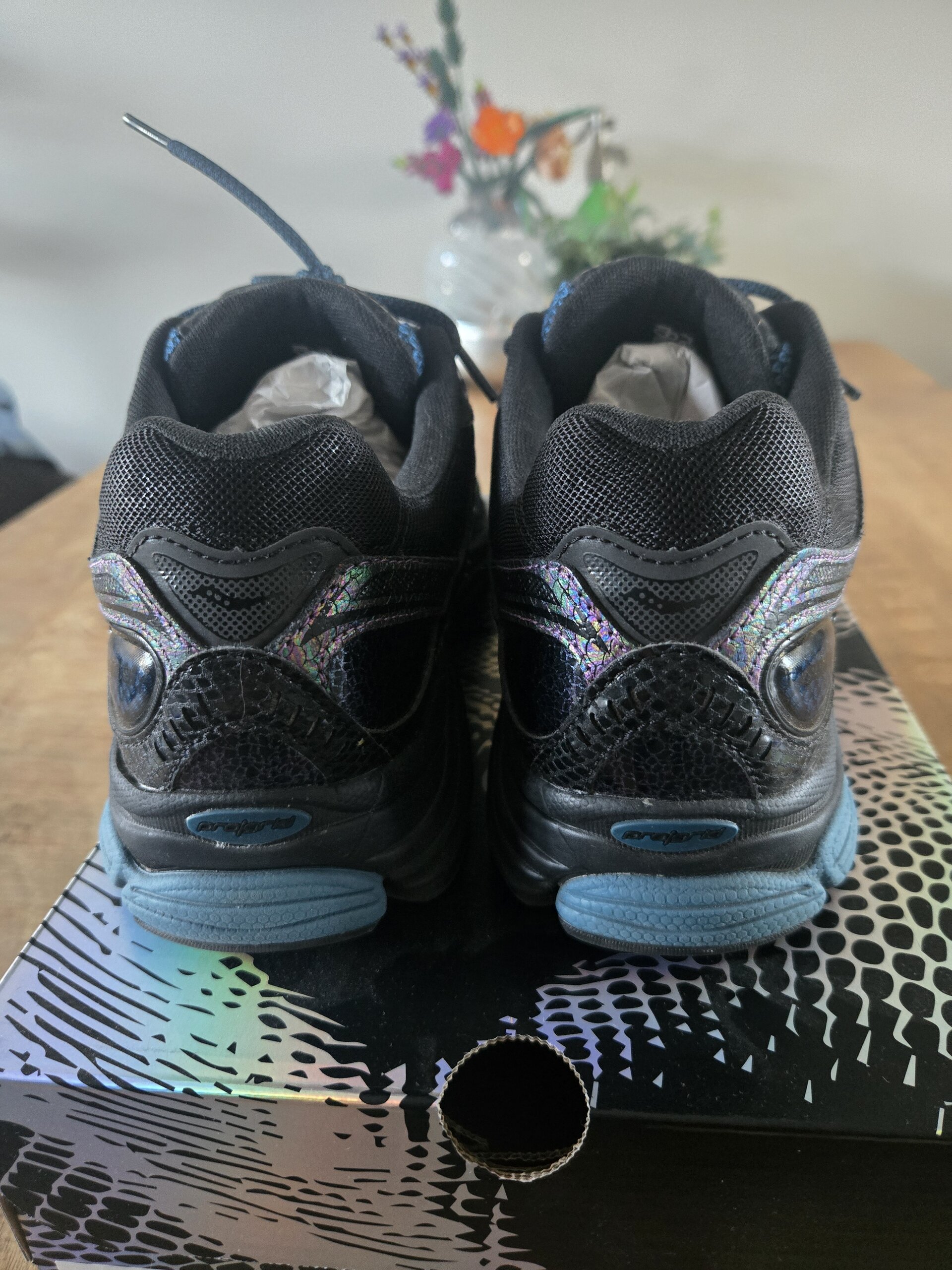 Saucony Progrid OMNI 9 'Black Glow' (2025) photo 4
