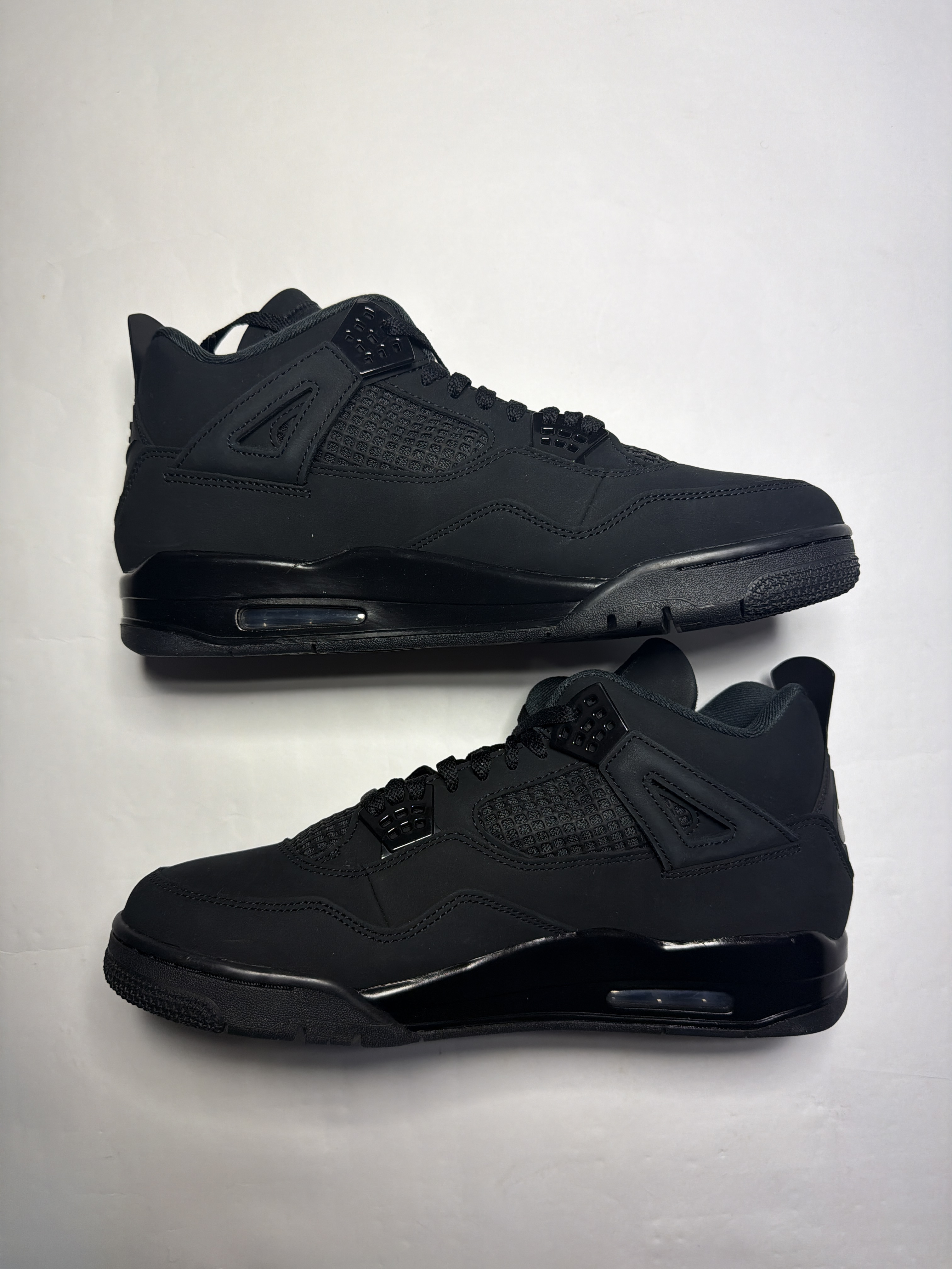 Air Jordan 4 Retro 'Black Cat' (2025) photo 2
