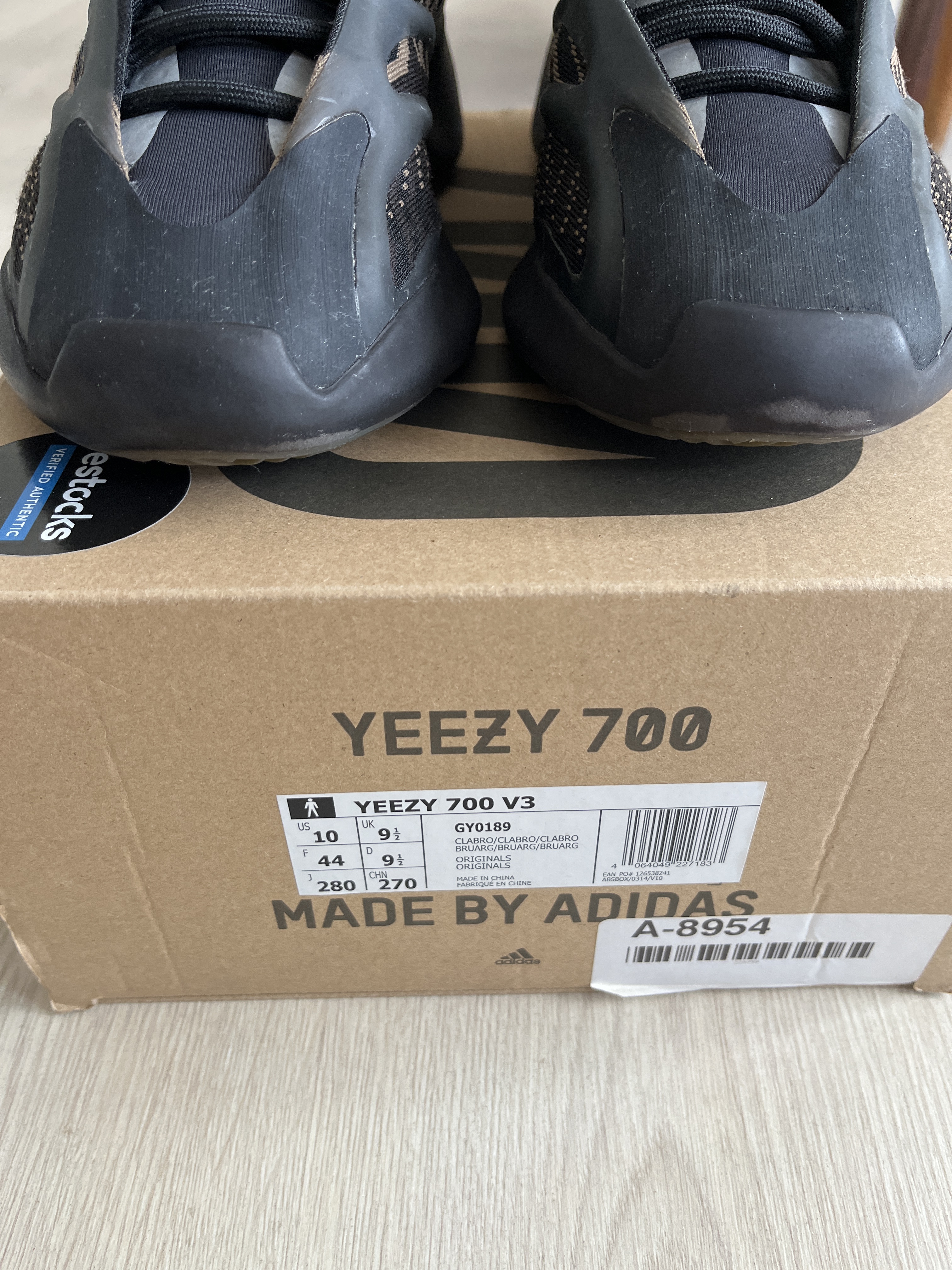 Yeezy 700 V3 'Clay Brown' (2020) photo 7