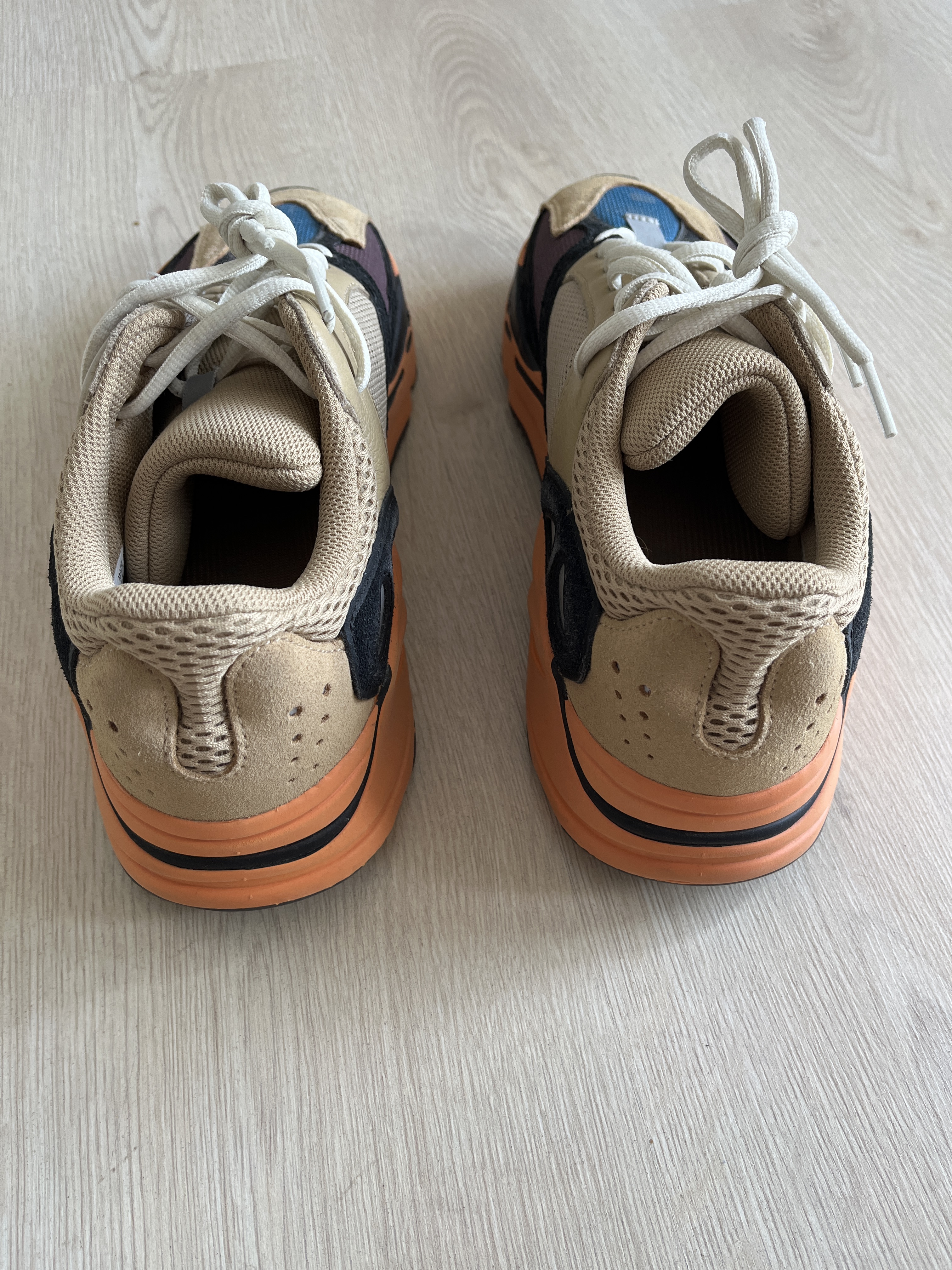 Yeezy Boost 700 'Enflame Amber' (2021) photo 4