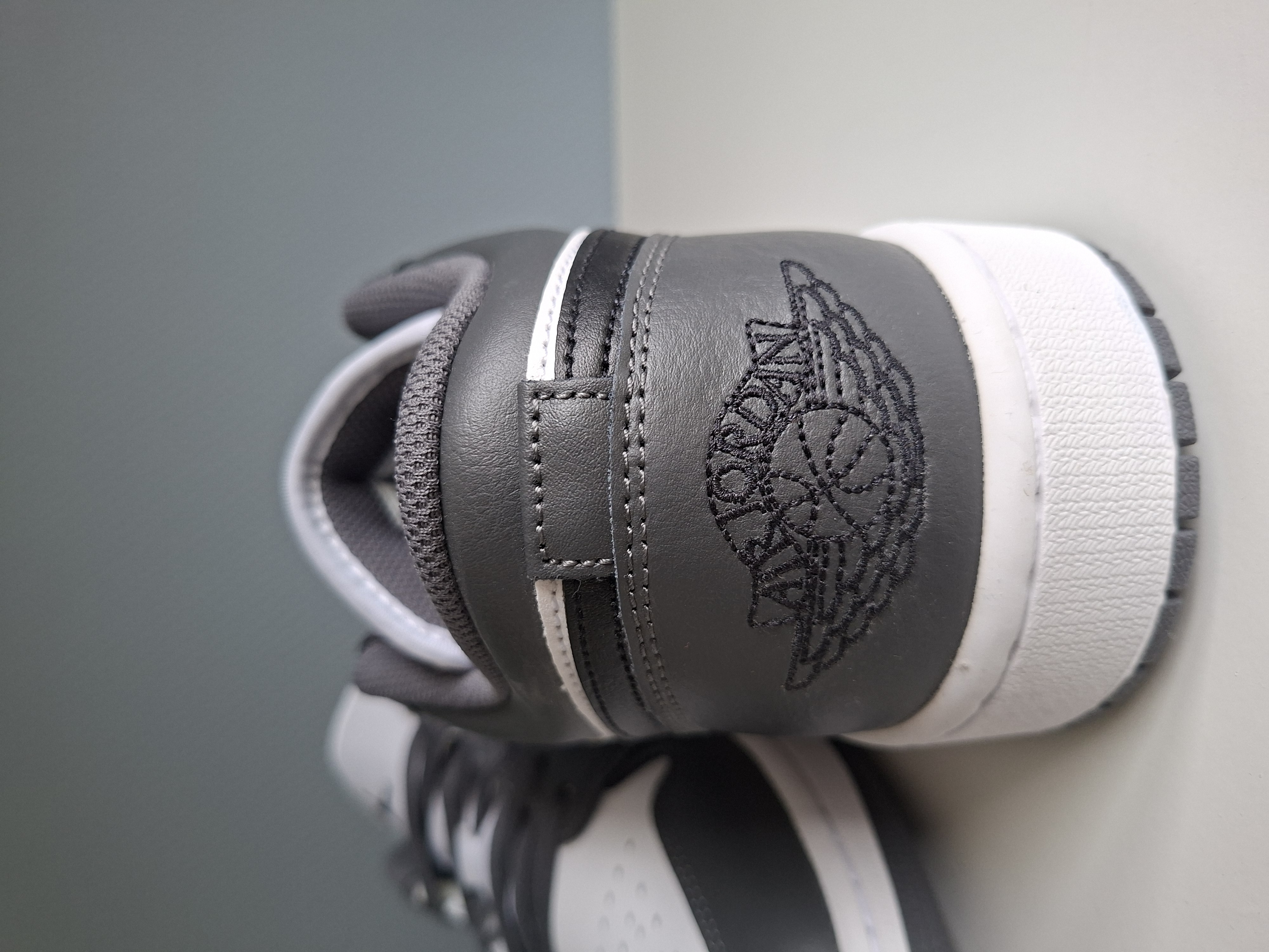 Air Jordan 1 Low 'Iron Grey' (2024) photo 4