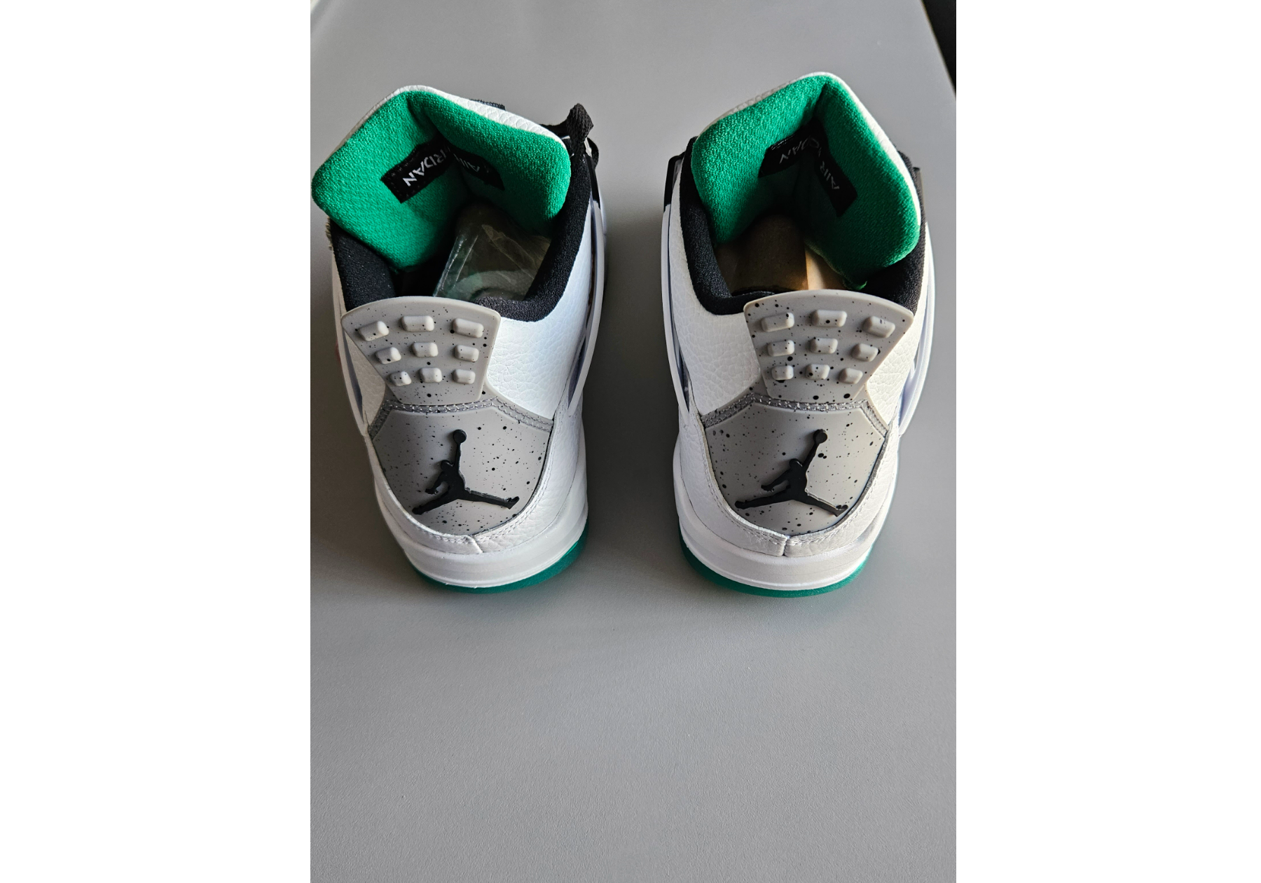 Air Jordan 4 WMNS 'RastaUniversity Red Lucid Green' (2020) photo 4