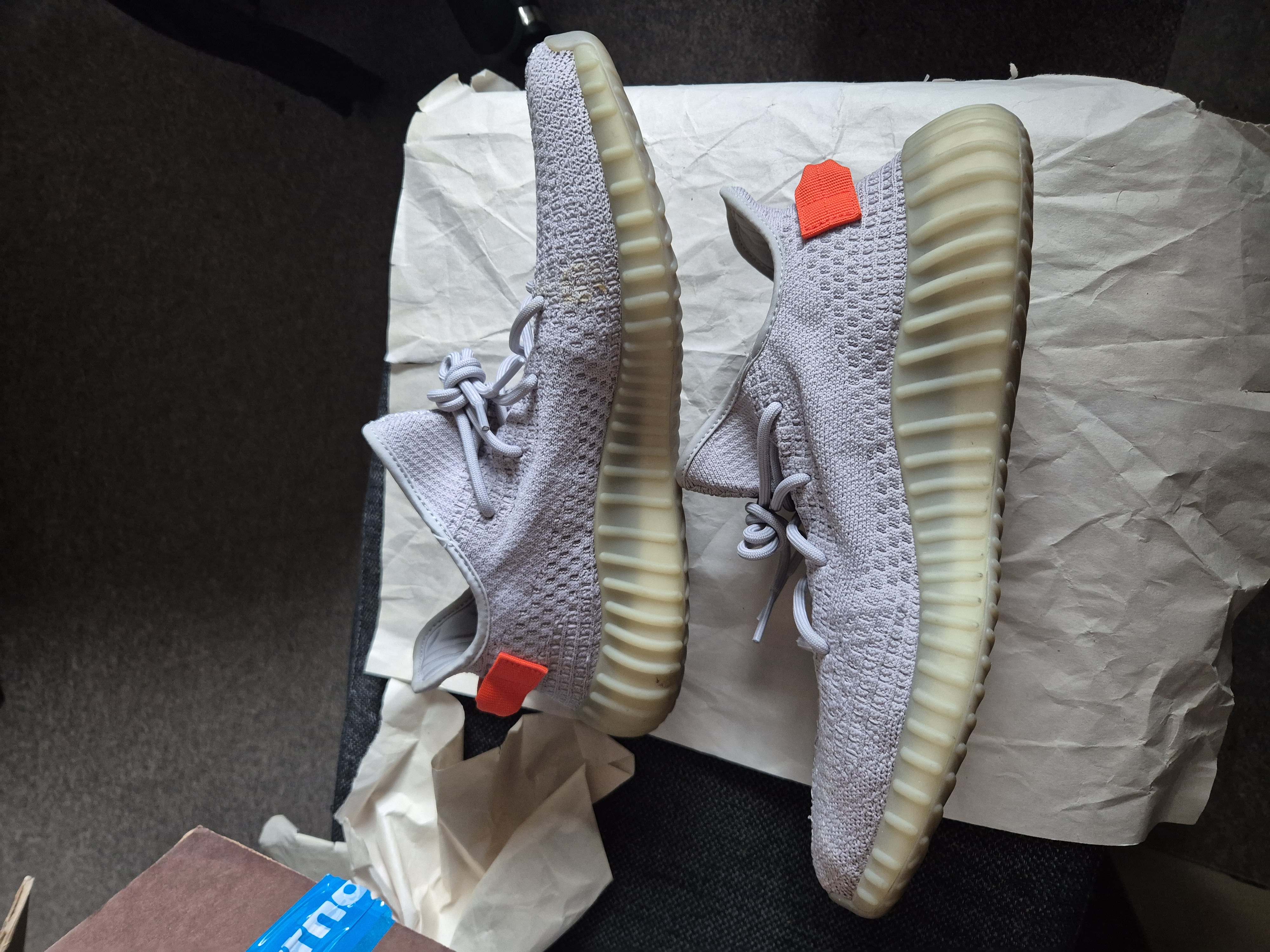 Yeezy Boost 350 V2 'Tail Light' (2020) photo 2