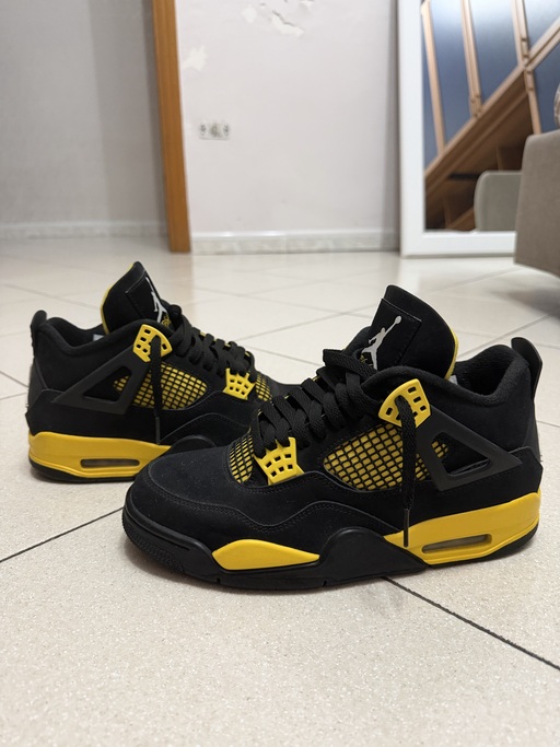 Air Jordan 4 'Thunder' (2023)