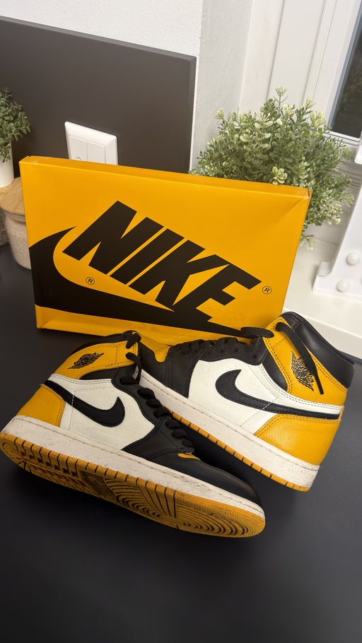 Air Jordan 1 High 'Yellow Toe' (2022)