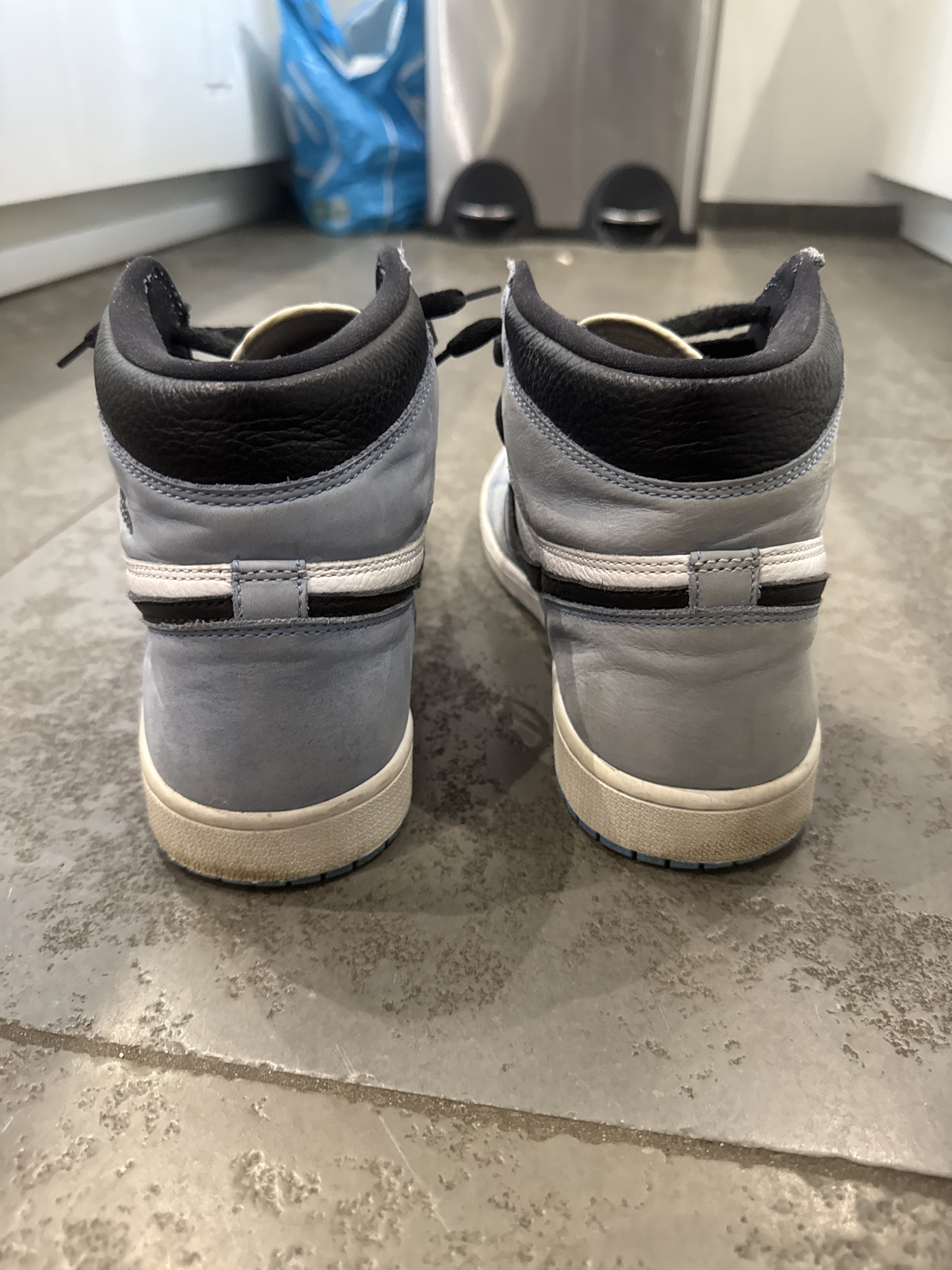 Air Jordan 1 Retro High 'White University Blue' (2021) photo 4